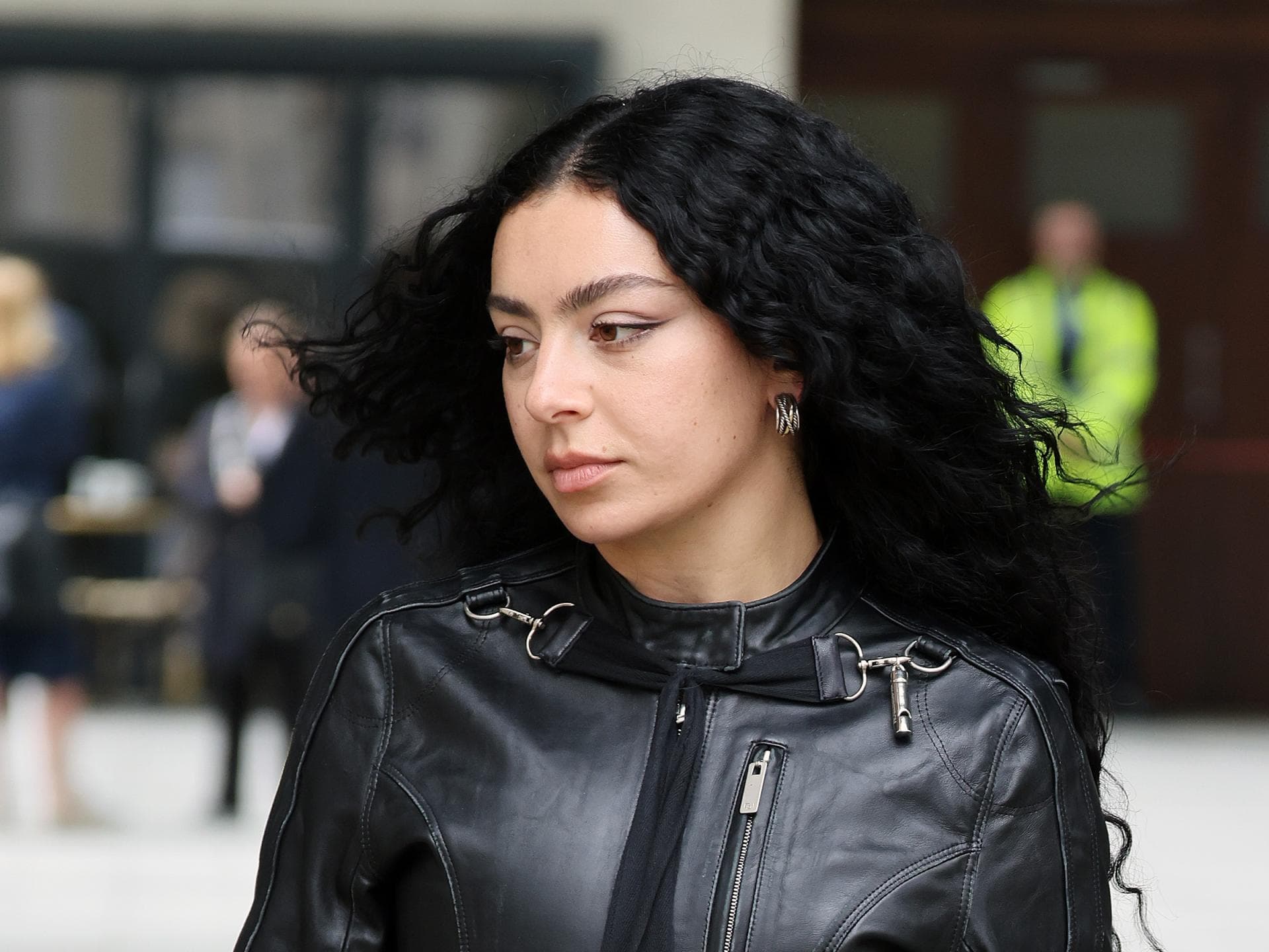 Charli XCX mit Eyeliner