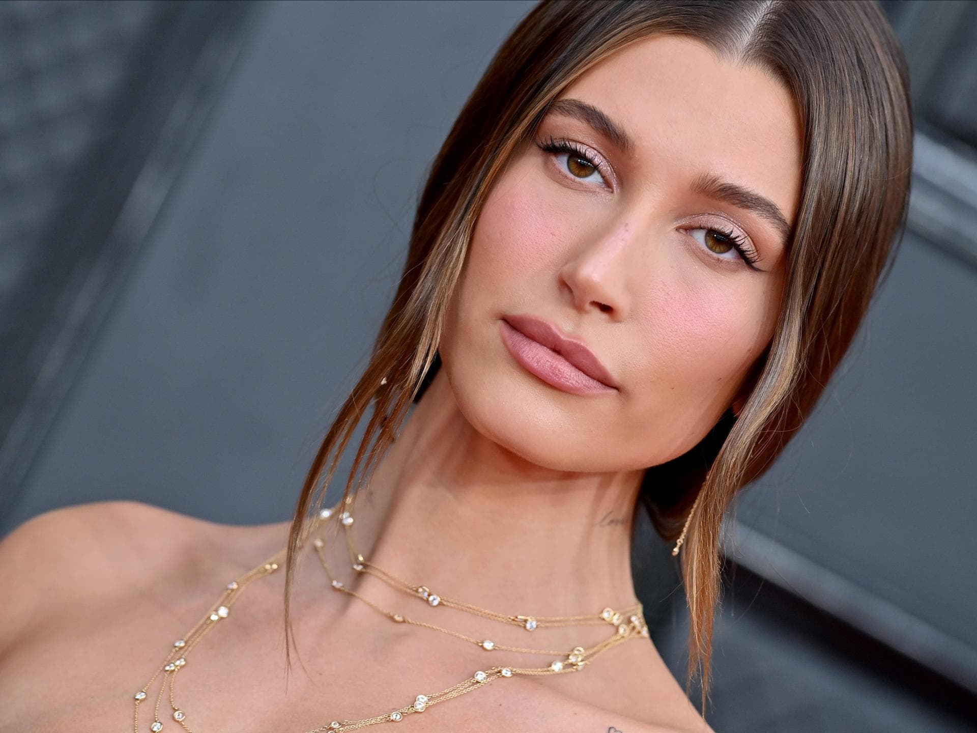 Hailey Bieber bei den Grammies