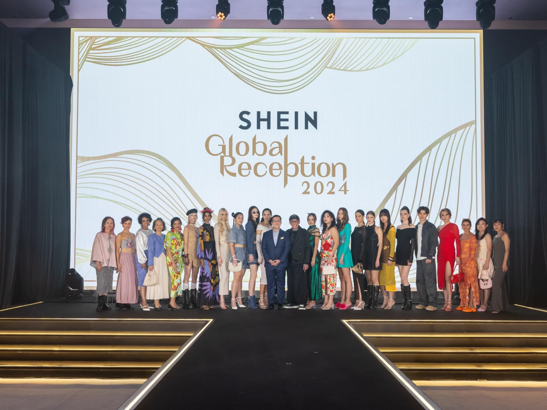 Beim Finale der SHEIN x Global Challenge 2024 wurden die besten Kreationen auf dem Laufsteg präsentiert. Beim Finale der SHEIN x Global Challenge 2024 wurden die besten Kreationen auf dem Laufsteg präsentiert.
