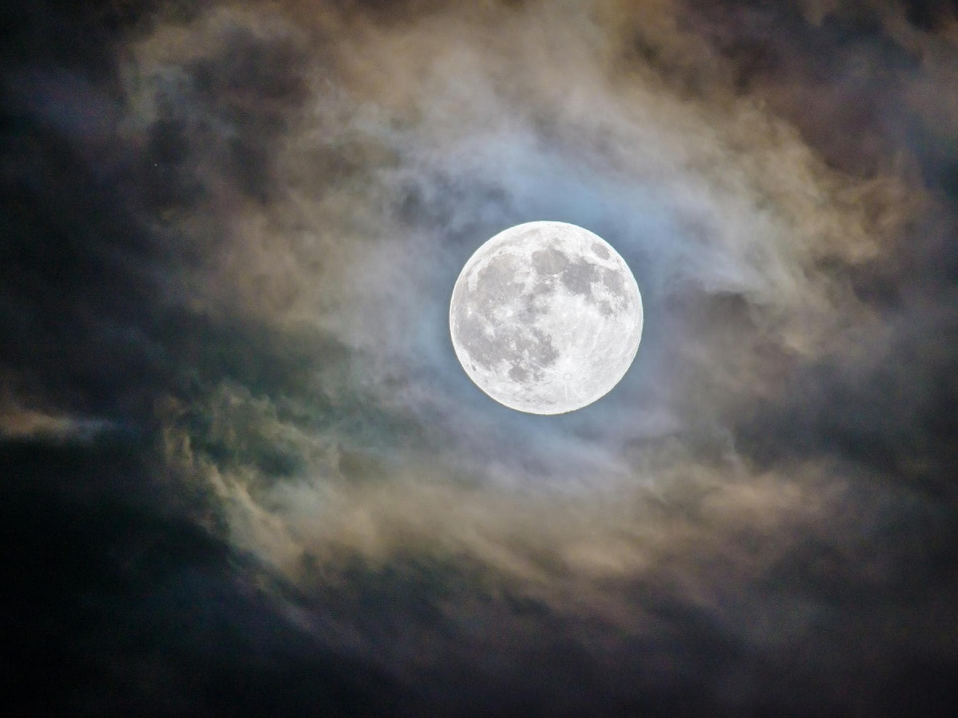 3 Sternzeichen, die am Vollmond-Wochenende mit Gegenwind rechnen müssen