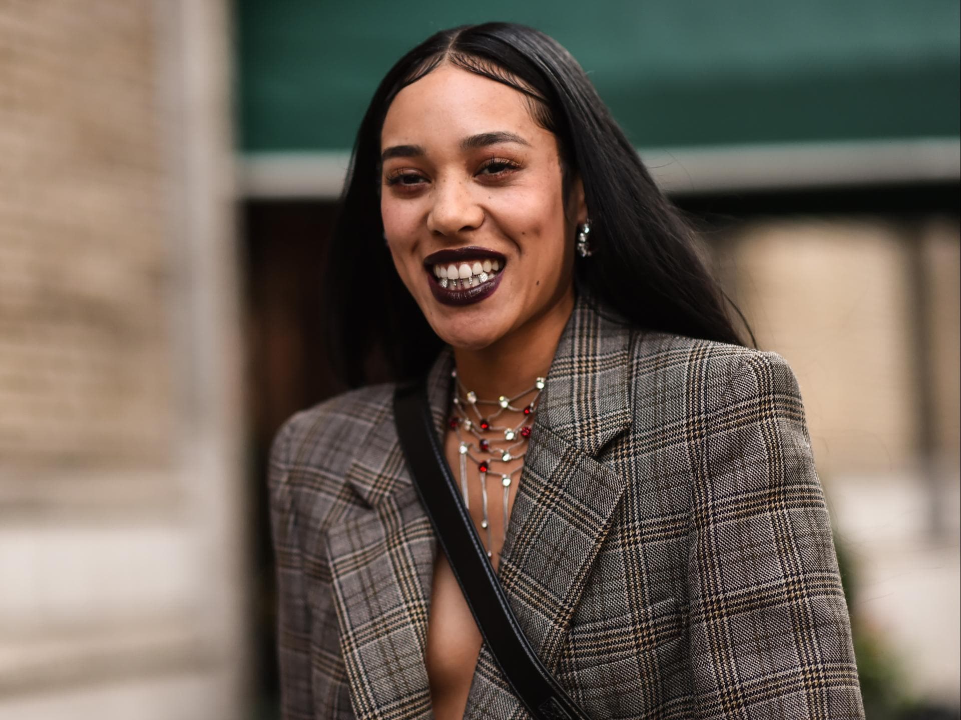 Tooth gems: Dieses Accessoire feiert sein großes Comeback Tooth gems: Dieses Accessoire feiert sein großes Comeback