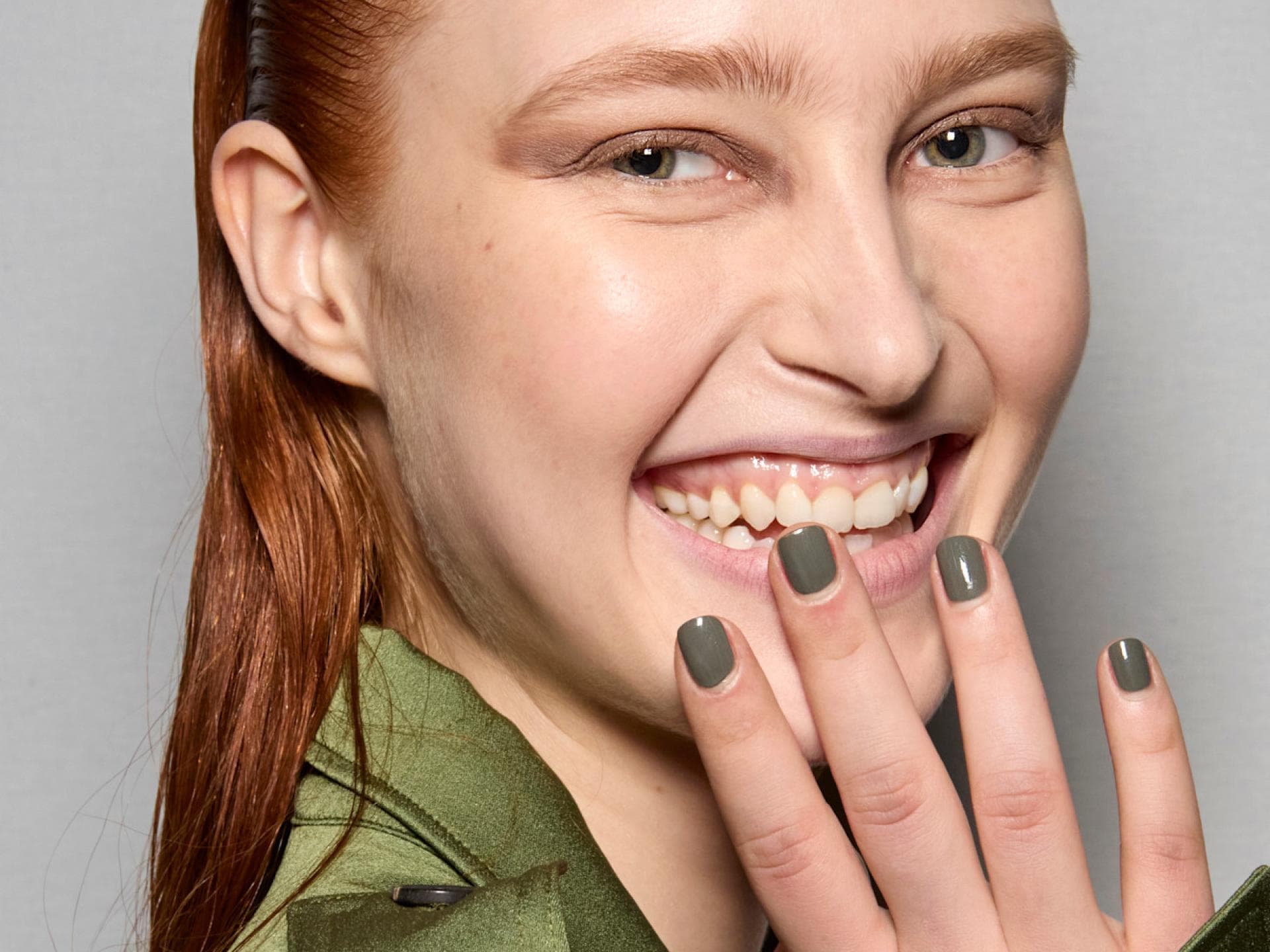 Gel-Nägel ohne UV Lampe? Dieser Drogerie-Nagellack macht es möglich
