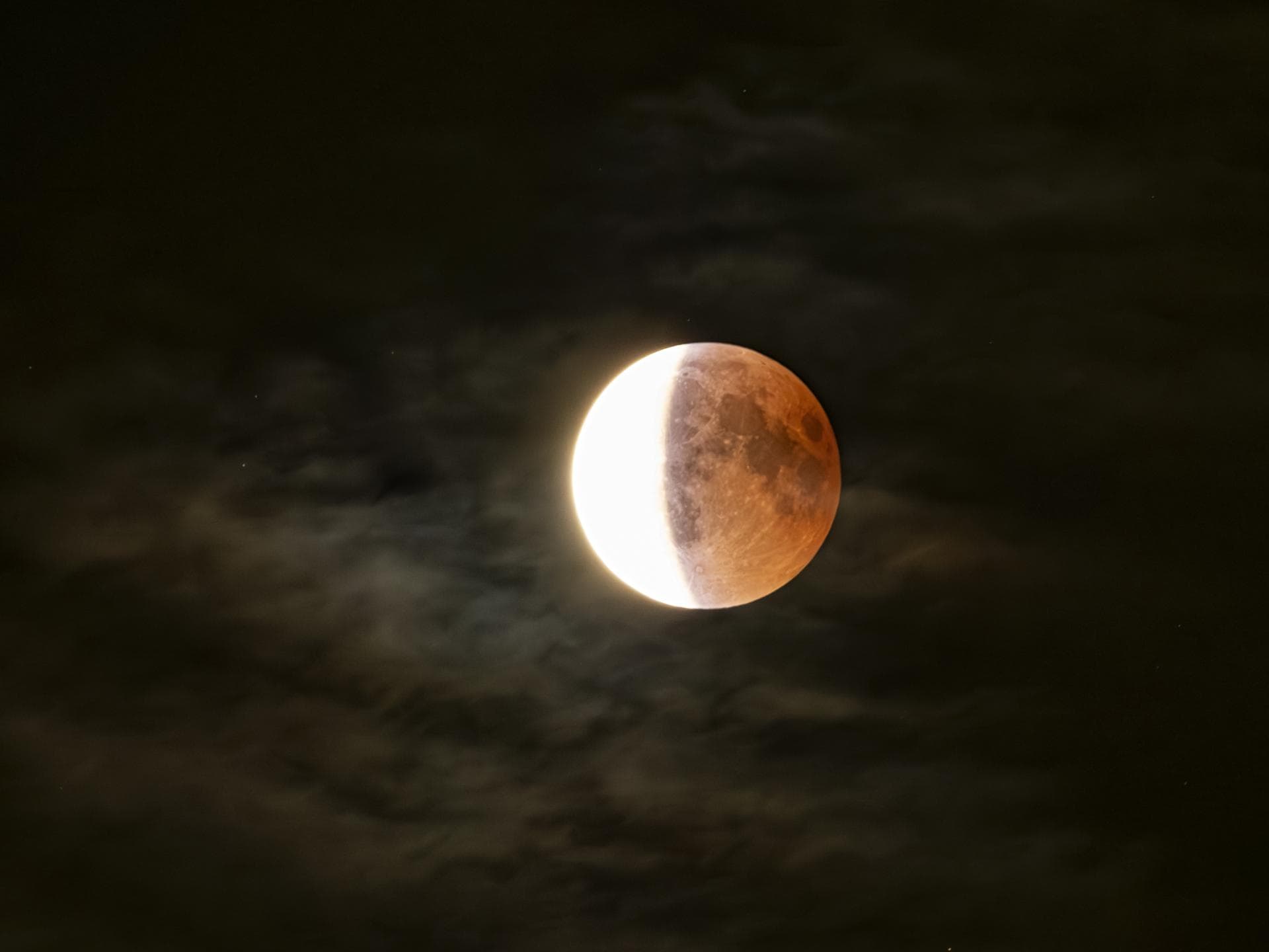 Mondfinsternis in der Jungfrau: 3 Sternzeichen bekommen eine neue Chance