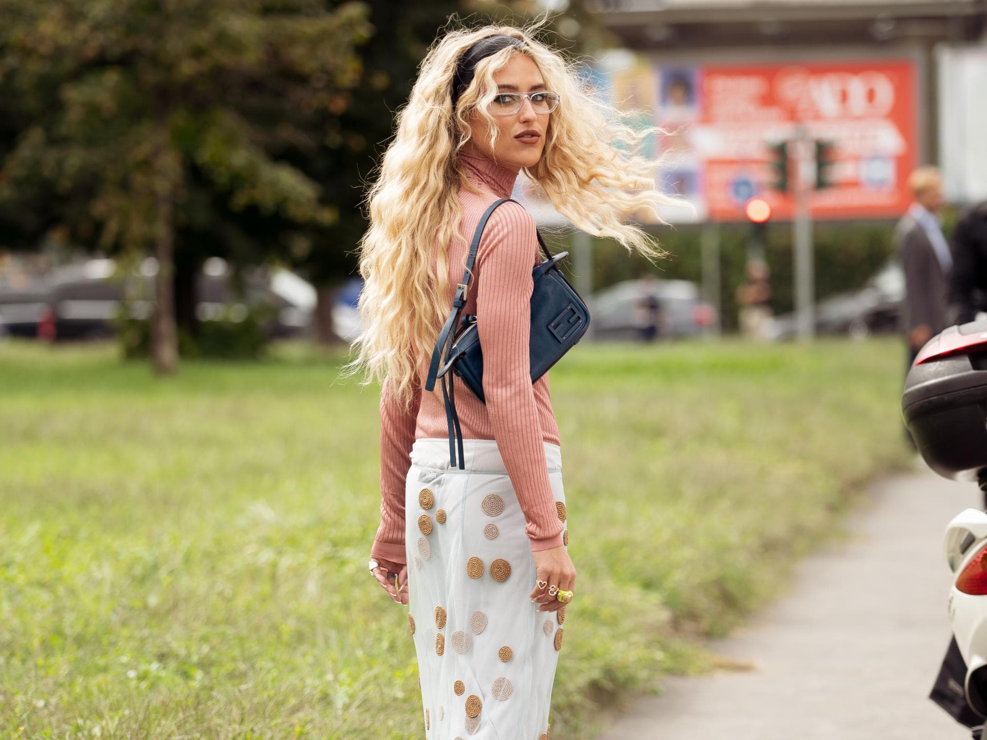 Mermaid Waves mit Glätteisen: Die beste Technik für Anfänger Mermaid Waves mit Glätteisen: Die beste Technik für Anfänger