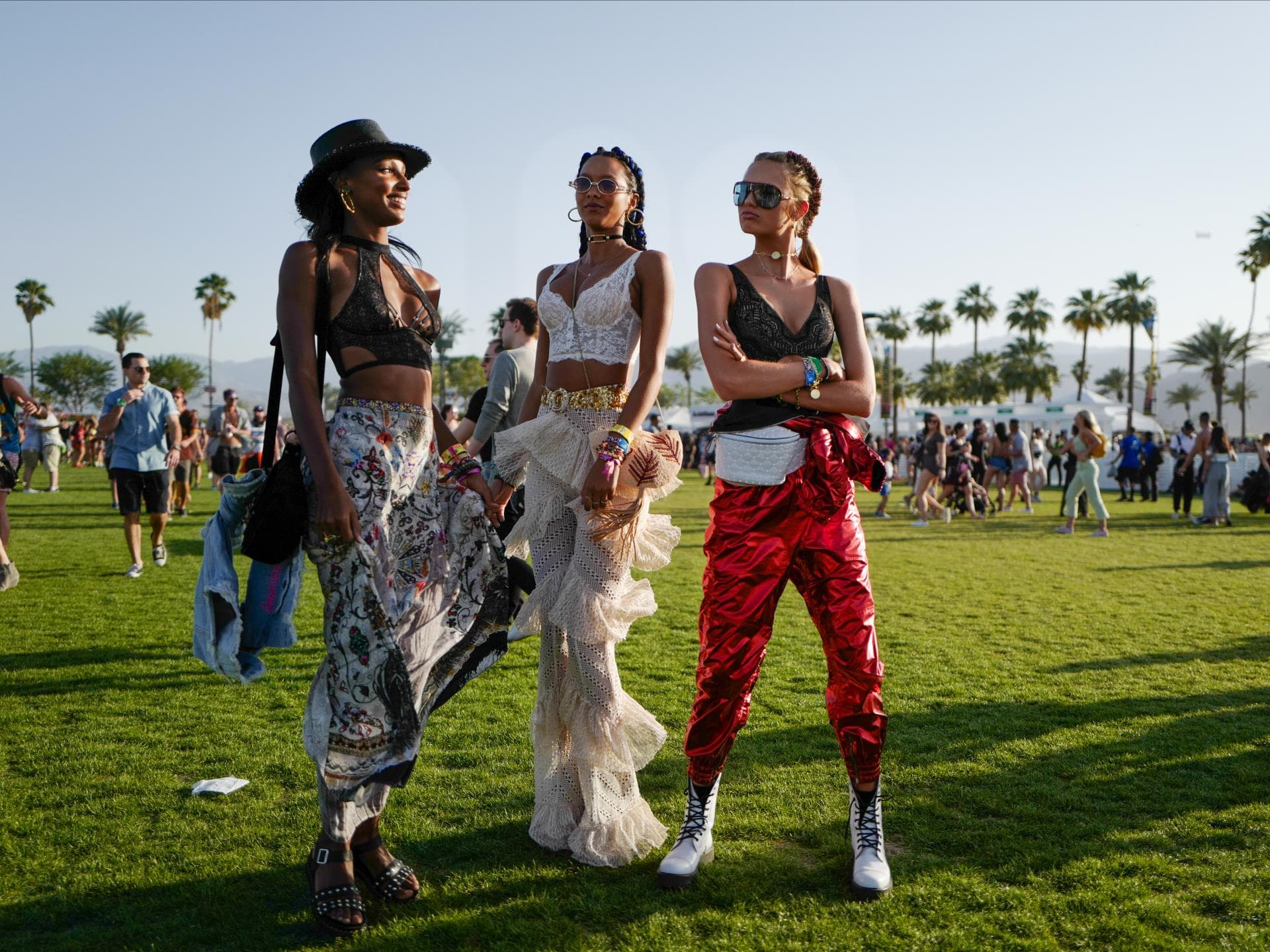 Frauen feiern auf dem Coachella-Festival