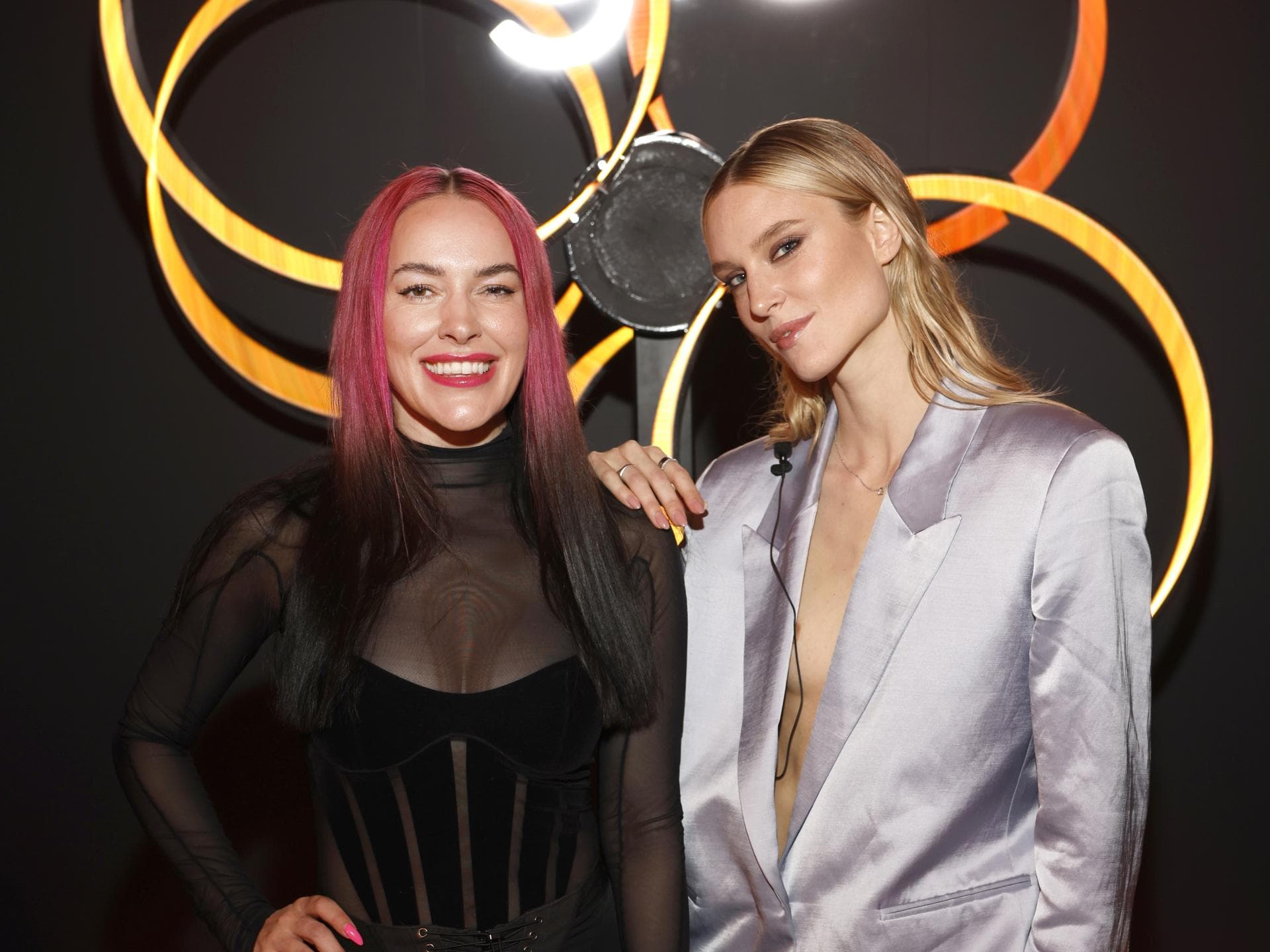 Vom Studio auf die Bühne: Der Song von Kim Hnizdo und Pretty Pink wurde am 8. Oktober live performt Vom Studio auf die Bühne: Der Song von Kim Hnizdo und Pretty Pink wurde am 8. Oktober live performt