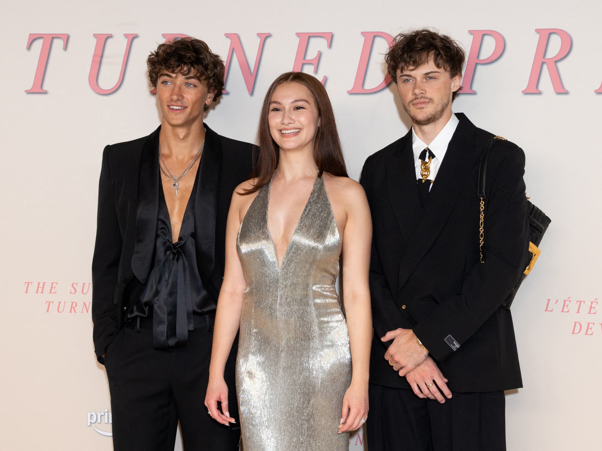 Gavin Casalegno, Lola Tung, Christopher Briney zum Season-Finale von "The Summer I turned pretty". Gavin Casalegno, Lola Tung, Christopher Briney zum Season-Finale von "The Summer I turned pretty".