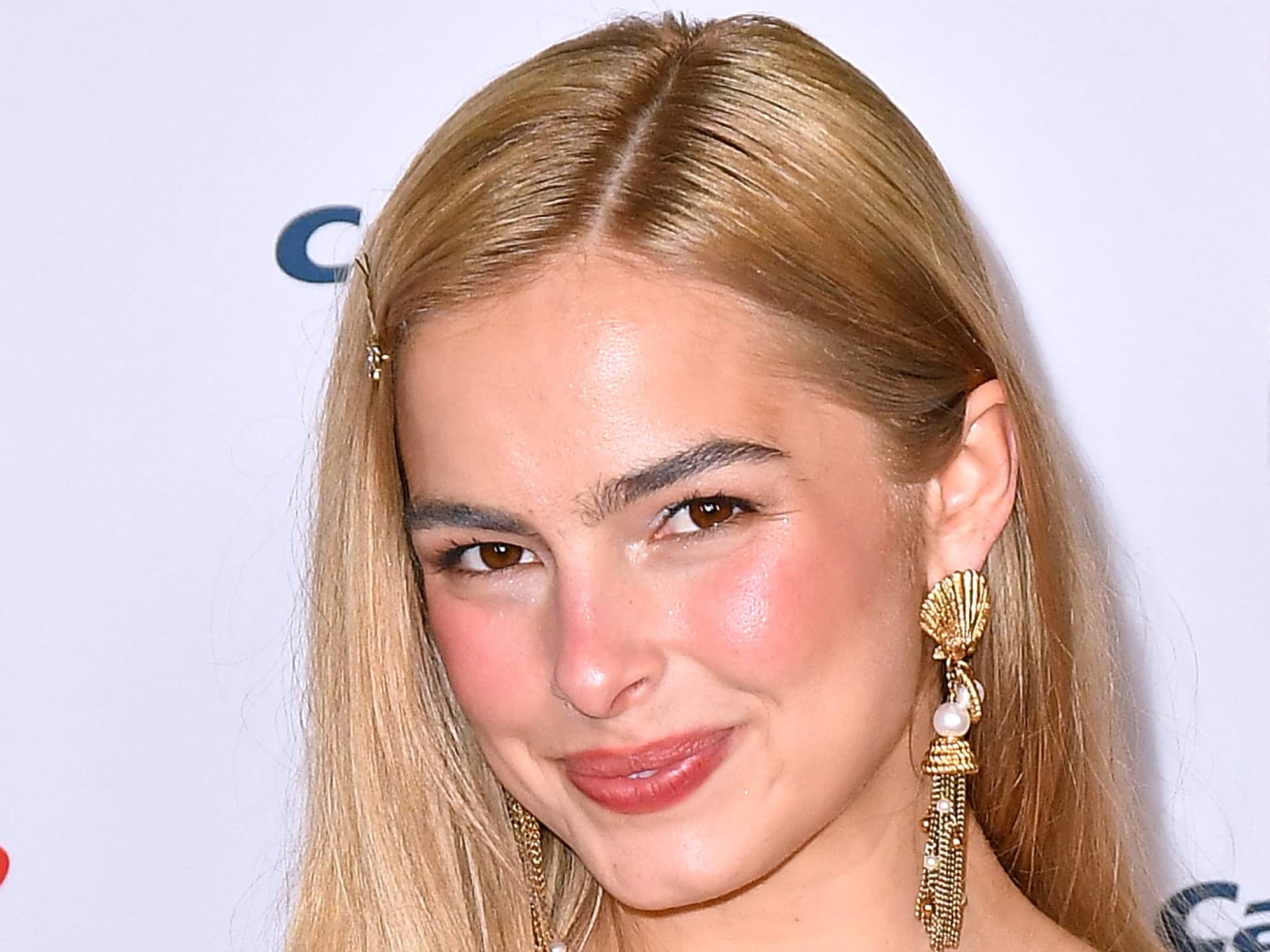 Addison Rae mit Mistletoe Make-up