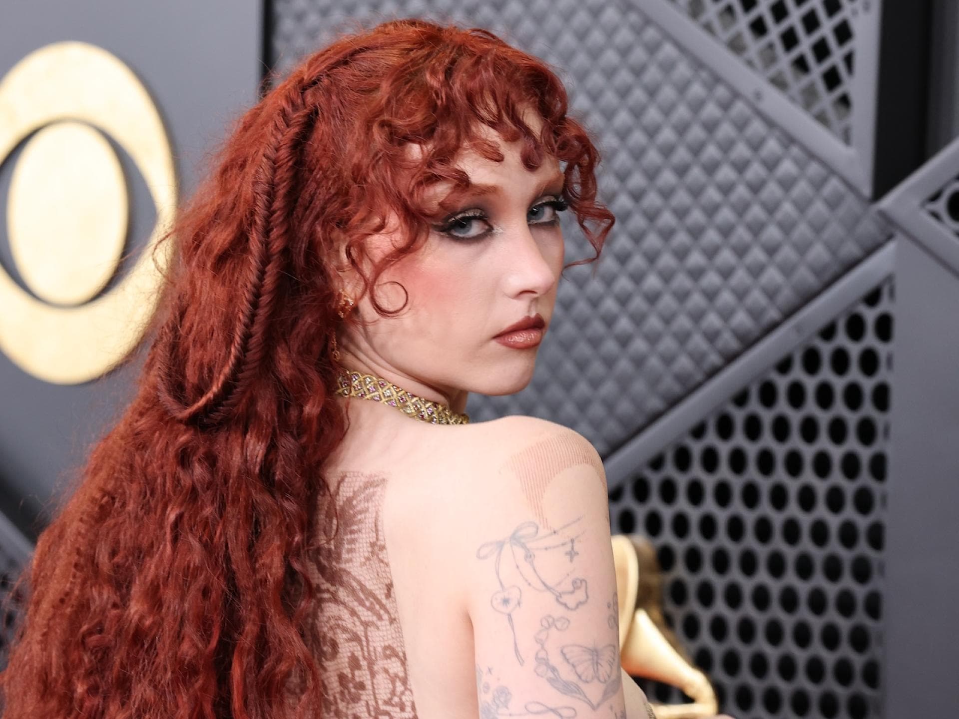 Schluss mit Clean Girl: Date-Night-Make-up 2026 wechselt zu frostigem Glamour