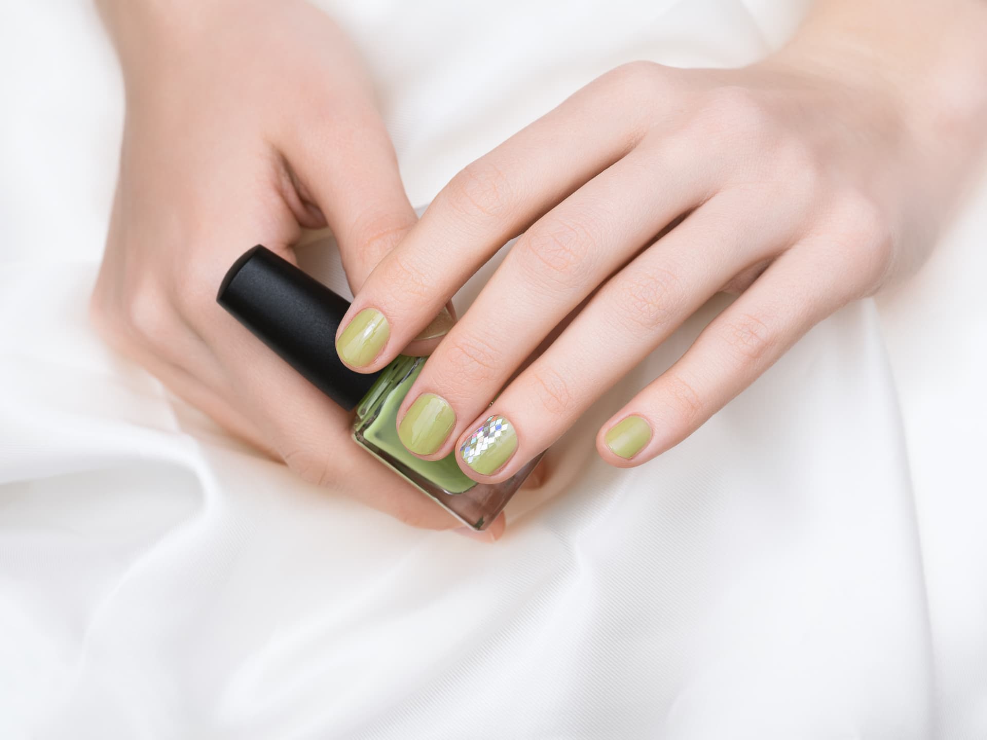 Wasabi Nails sind der belebende Farbtupfer, der jetzt schon für Frühlingsgefühle sorgt