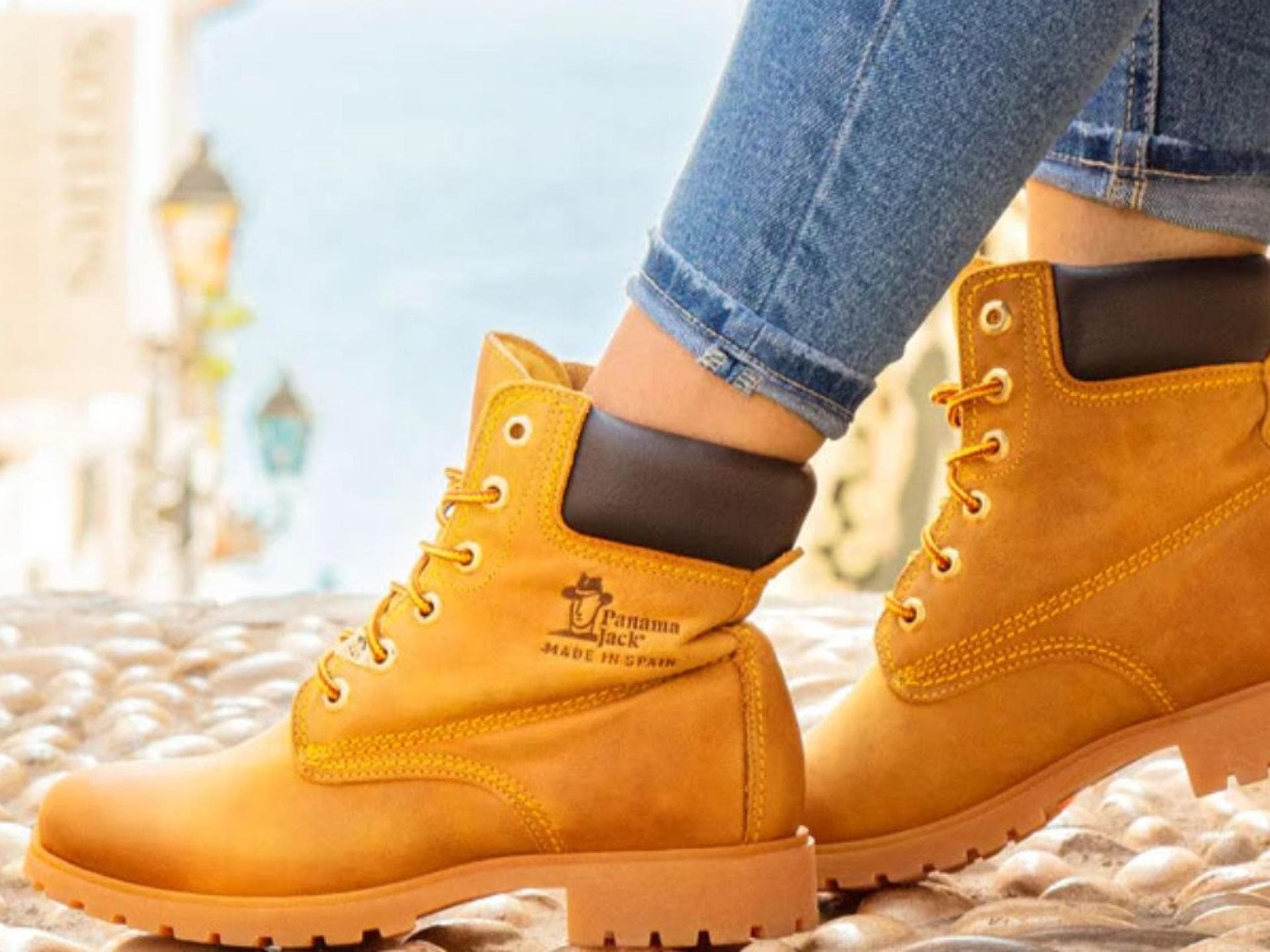 Boots mit Schnürung