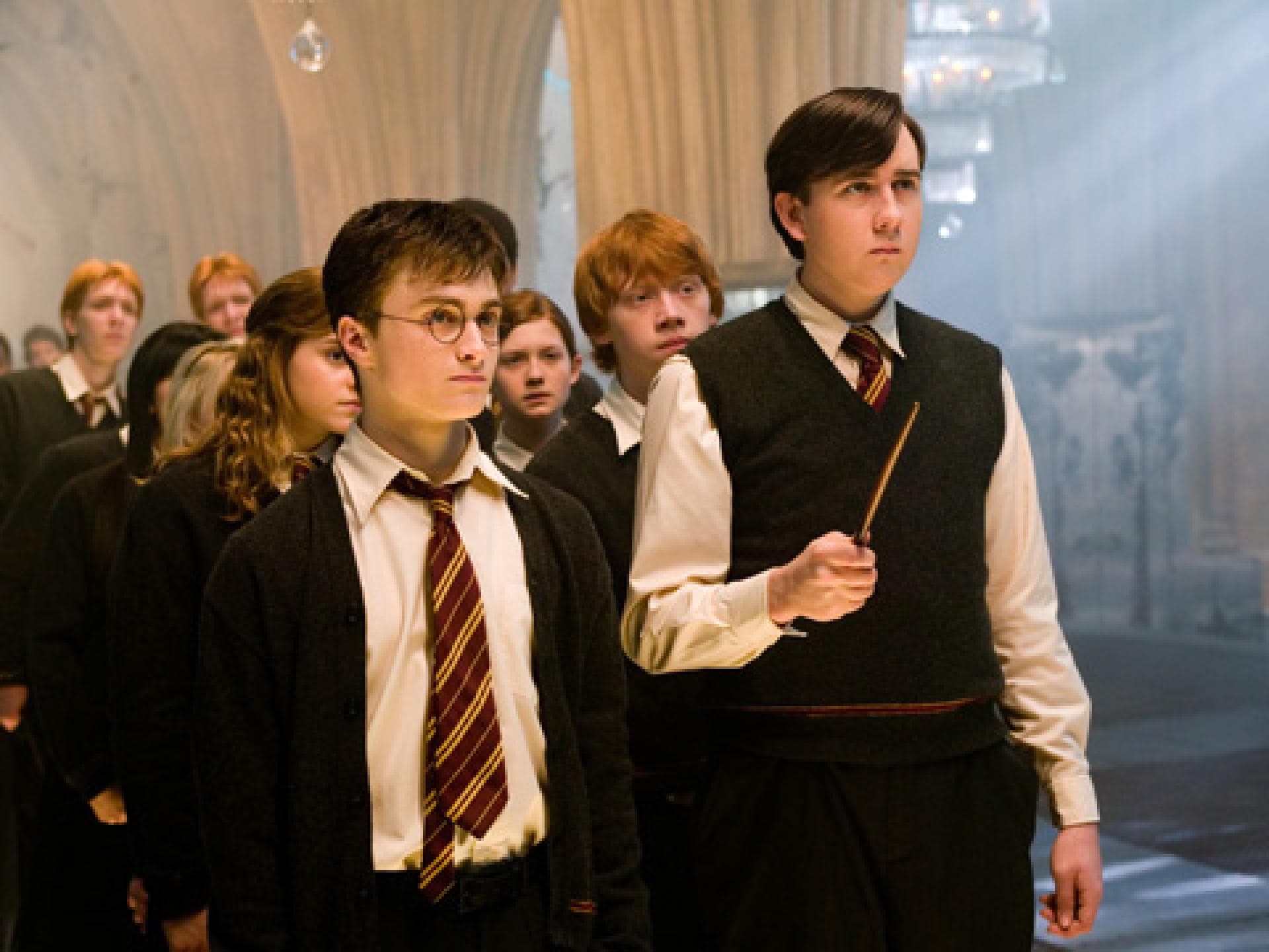 matthew-lewis-harry-potter-2036917.jpg