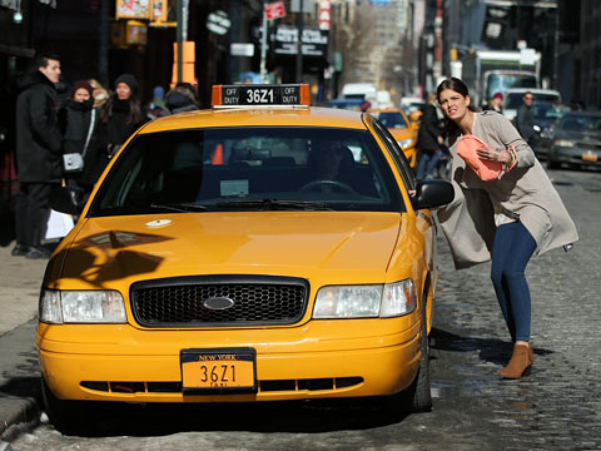 vanessa-mit-taxi-2032288.jpg