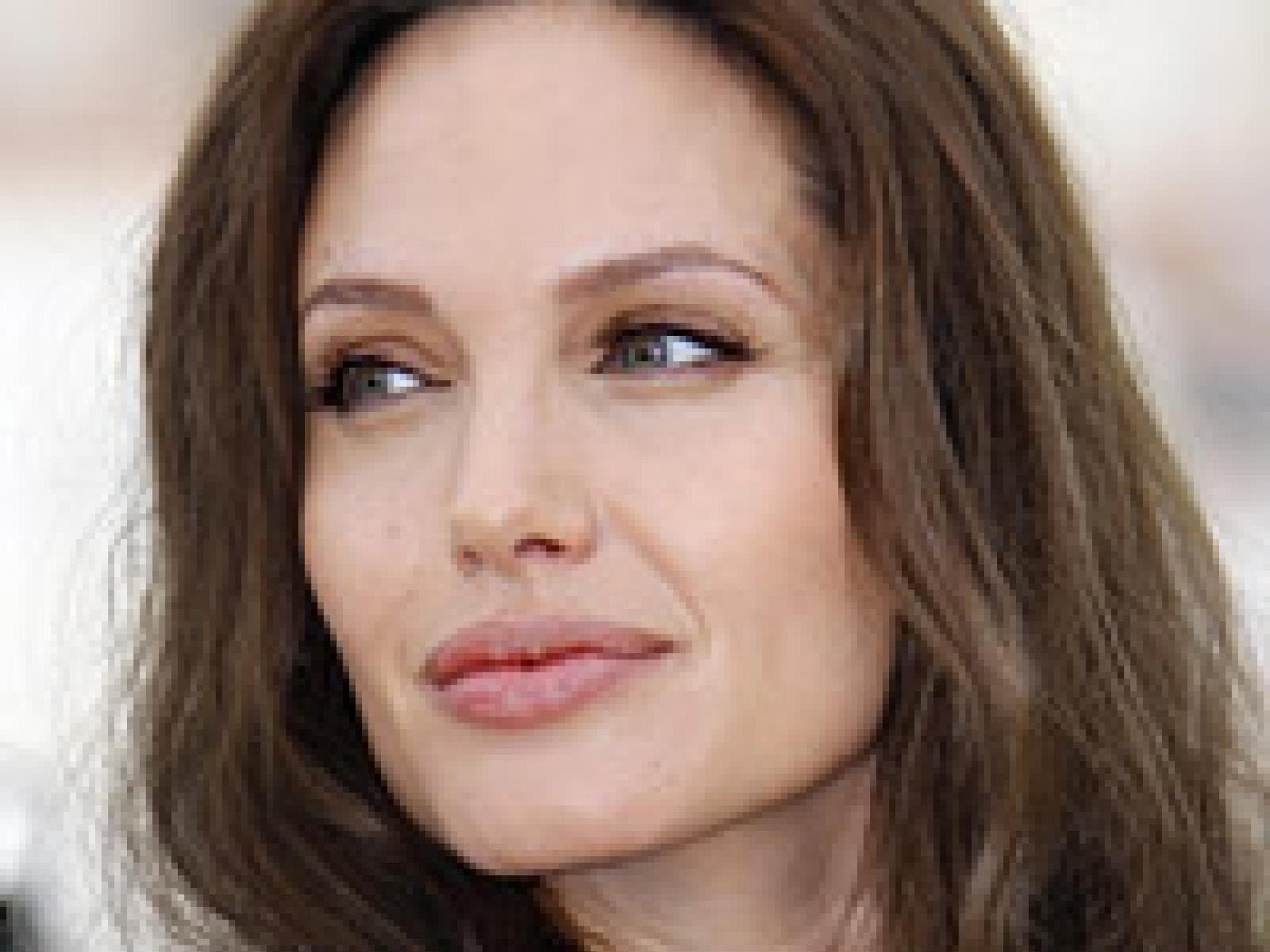 alles-ueber-angelina-jolie-200x250-bild-1-118644.jpg