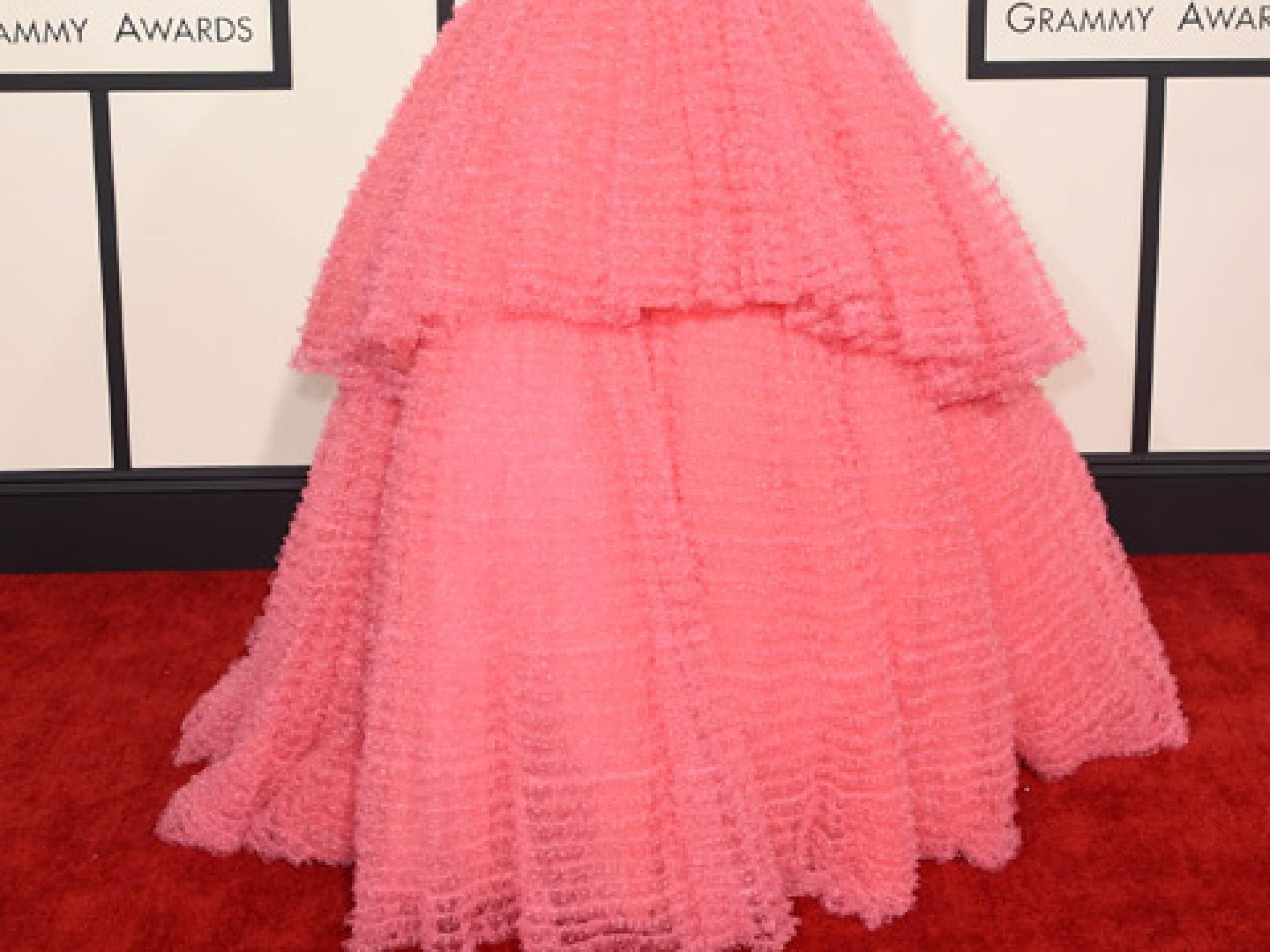 rihanna-giambattista-valli-2025953.jpg