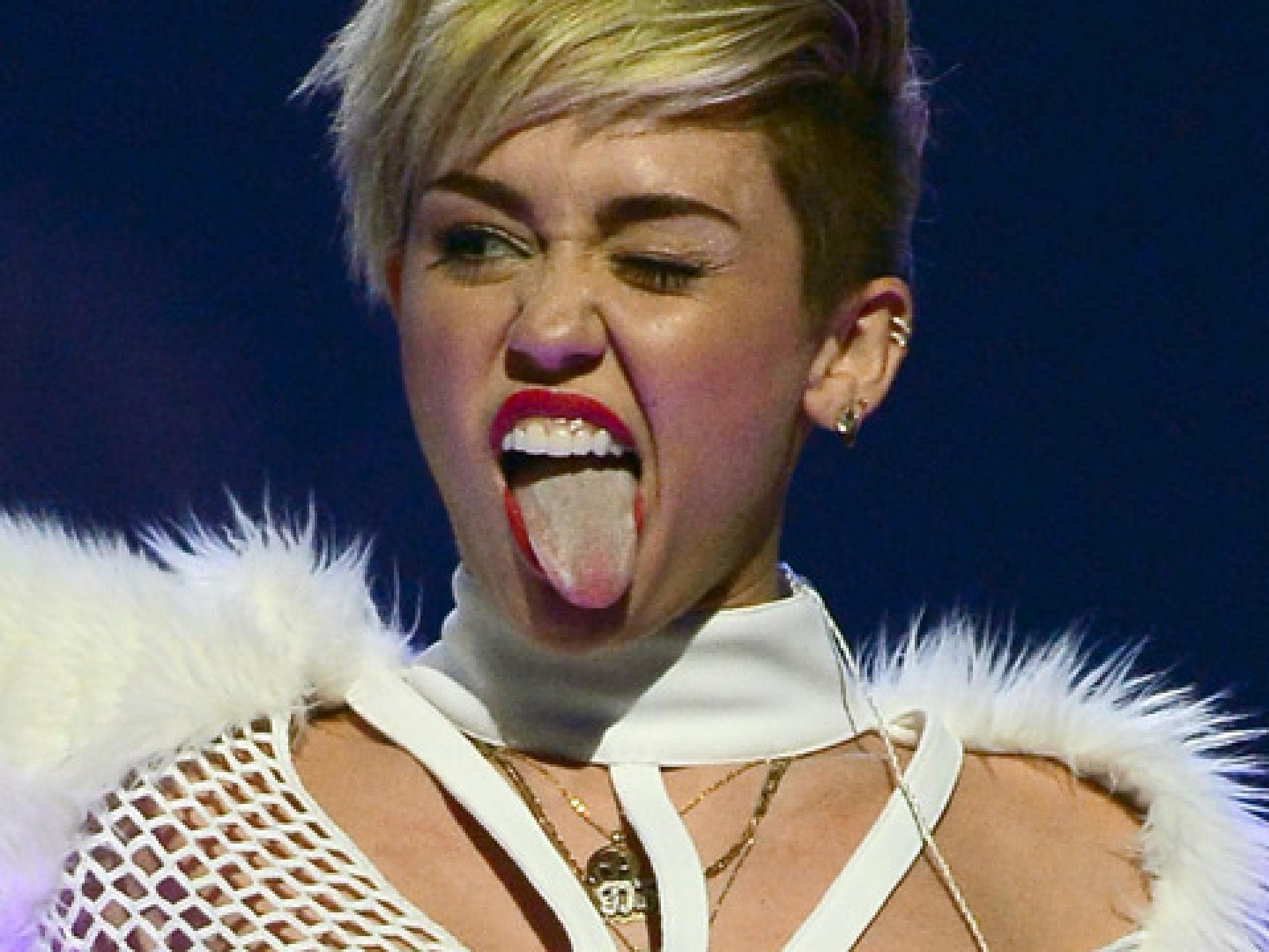 miley-2026174.jpg miley-2026174.jpg