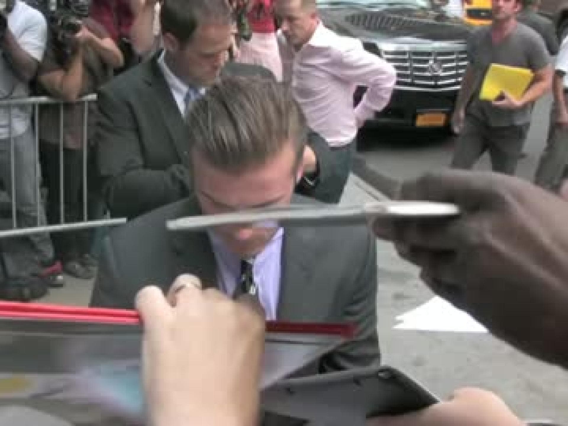 beckham-bringt-olympisches-feuer-nach-london-480x270-1601992.jpg
