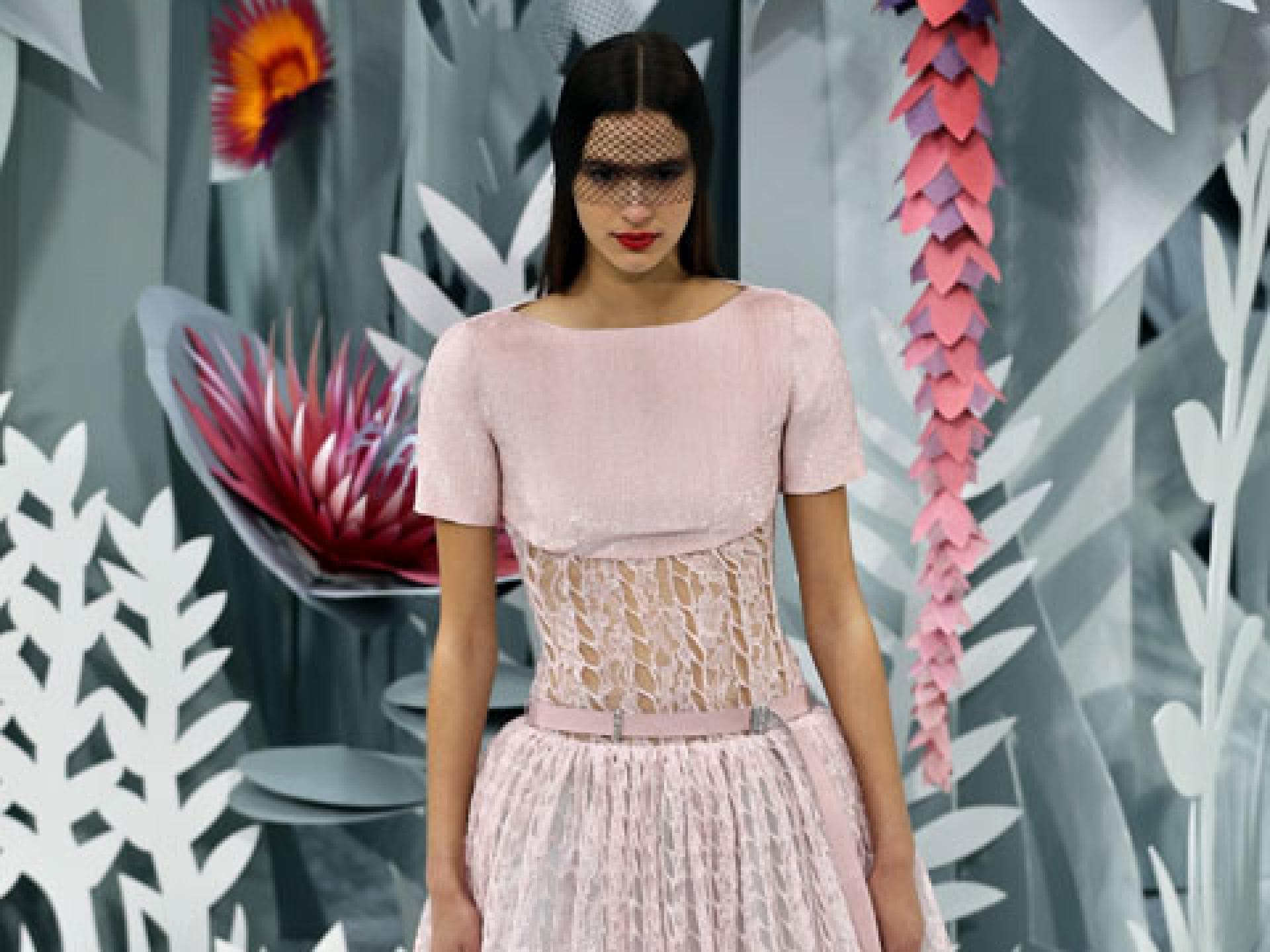 chanel-spitze-haute-couture-480-2021645.jpg
