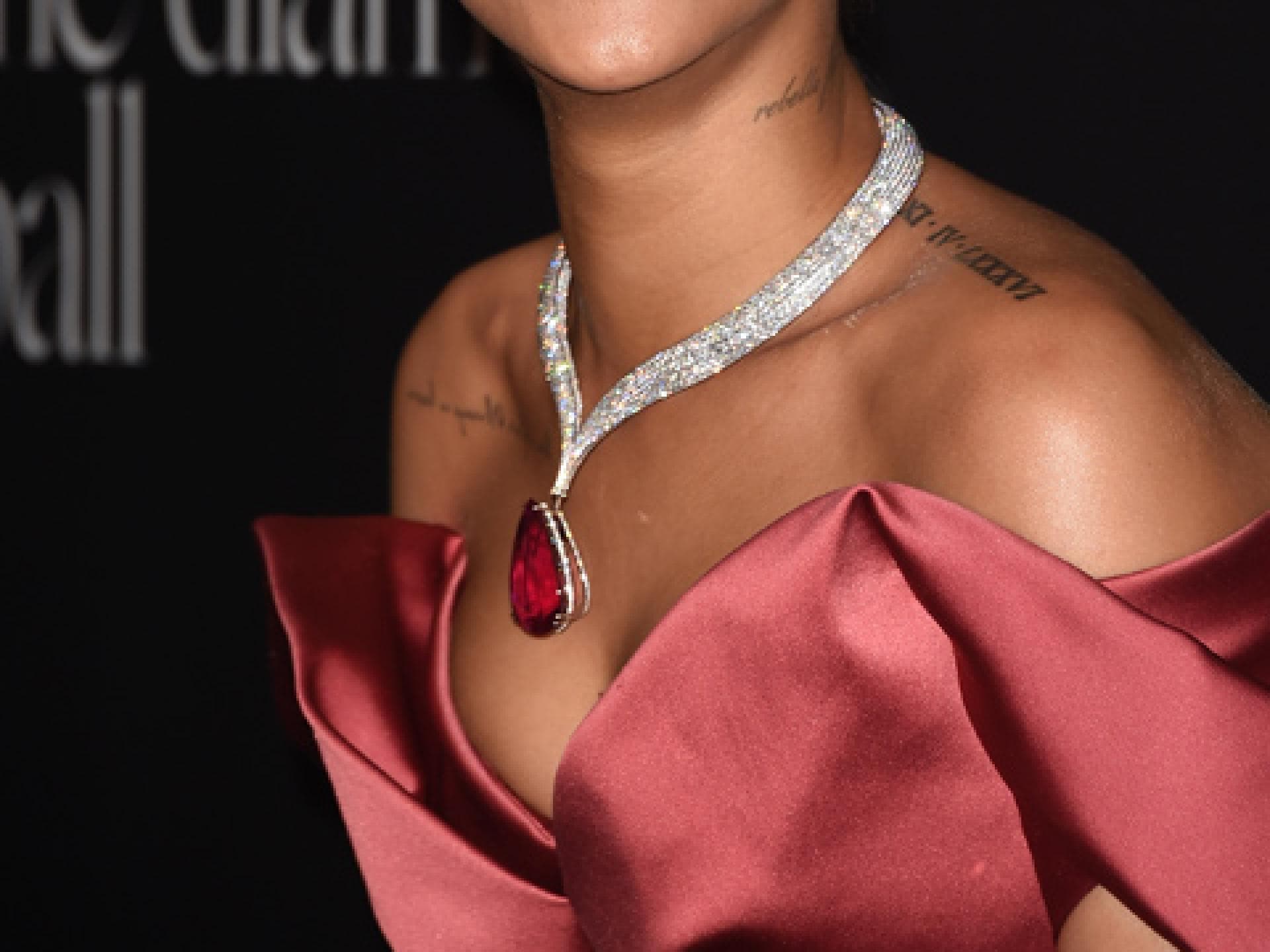 rihanna-diamond-ball-make-up-2010569.jpg rihanna-diamond-ball-make-up-2010569.jpg