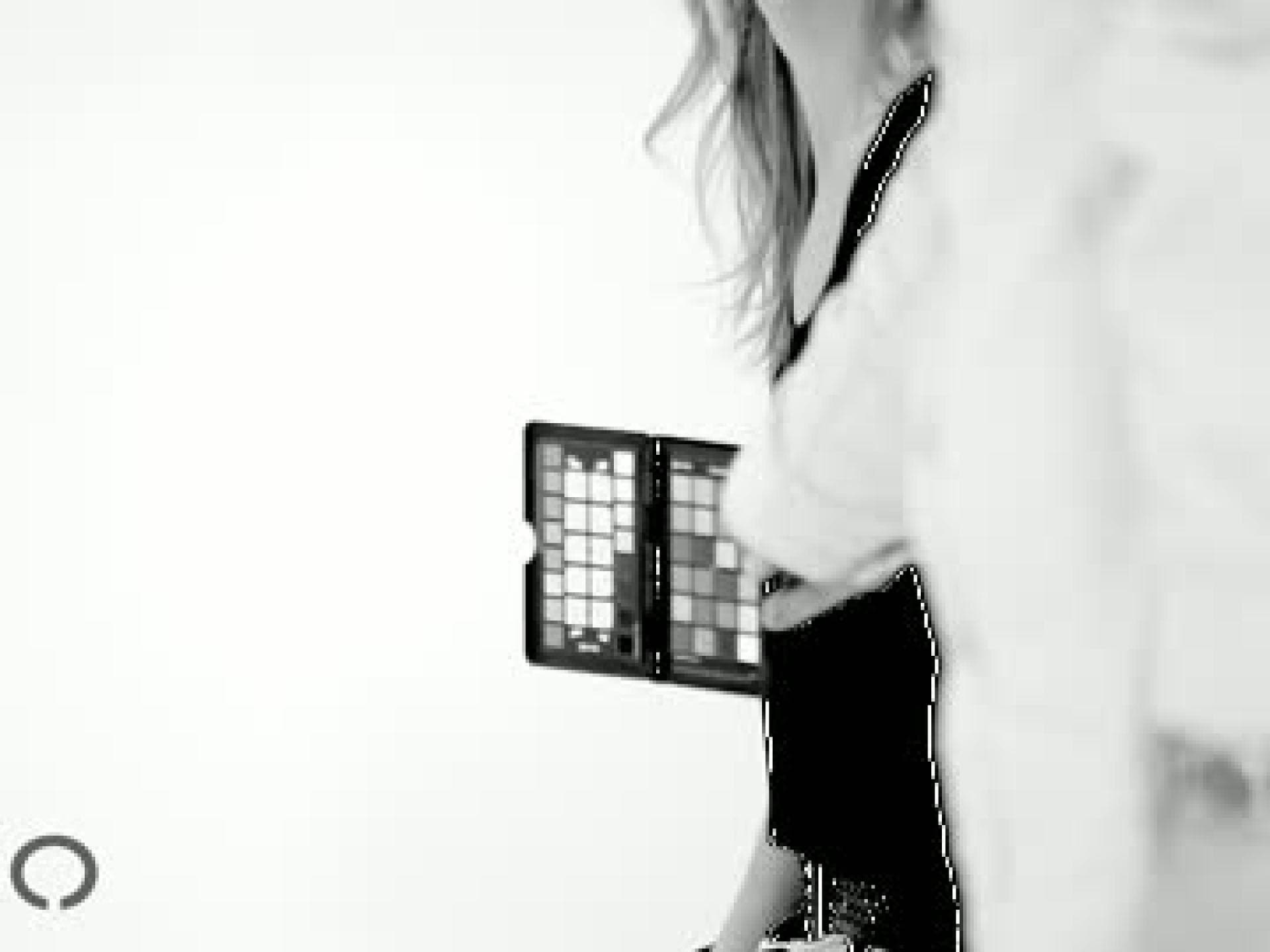 kate-moss-fuer-mango-das-making-of-des-fotoshoots-480x270-1579670.jpg kate-moss-fuer-mango-das-making-of-des-fotoshoots-480x270-1579670.jpg
