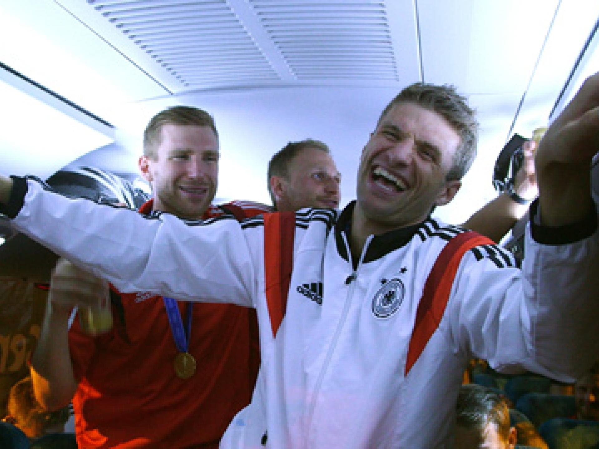 thomas-mueller-die-mannschaft-2001682.jpg