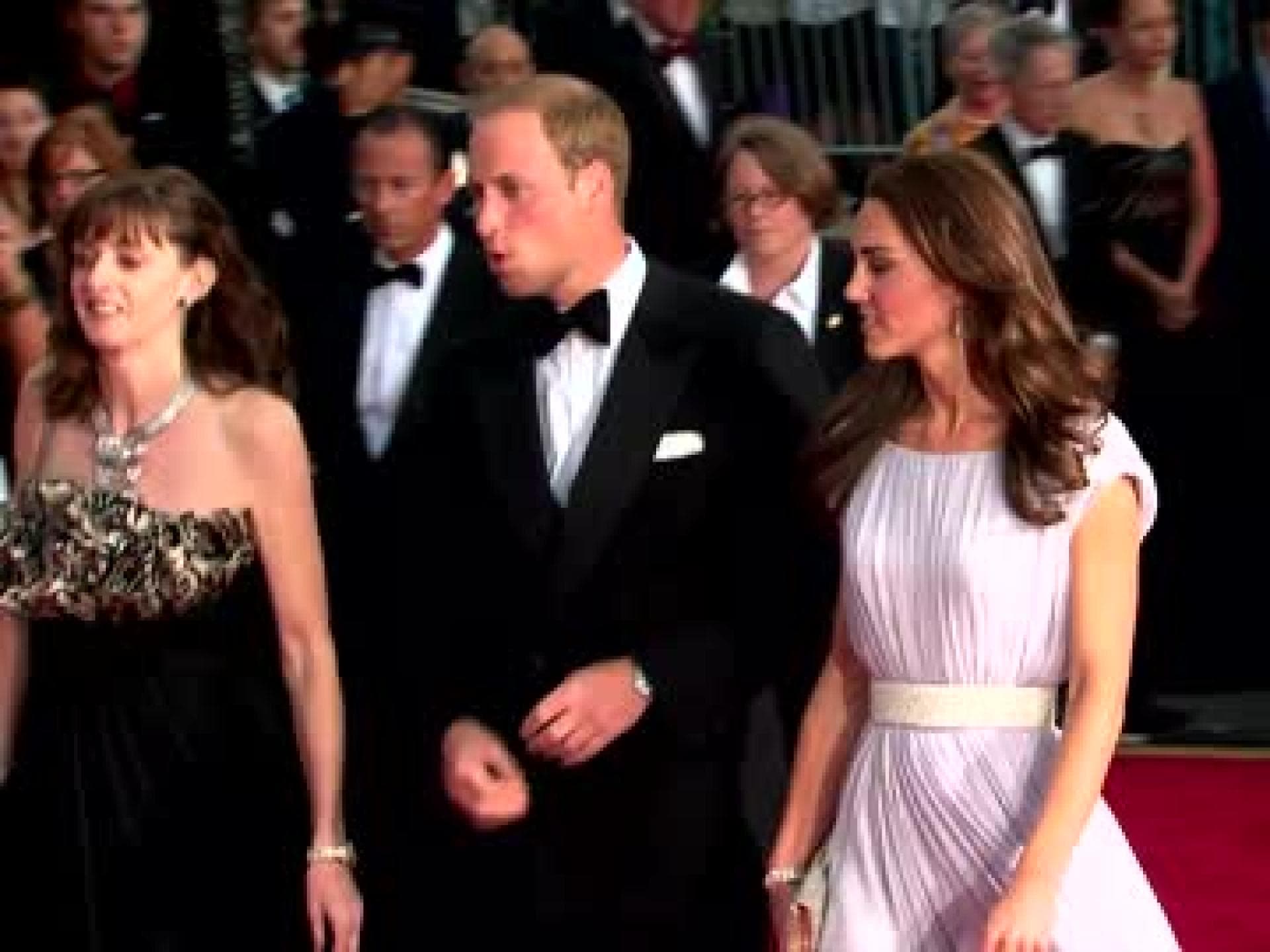 vanity-fair-best-dressed-2013-480x270-1843673.jpg