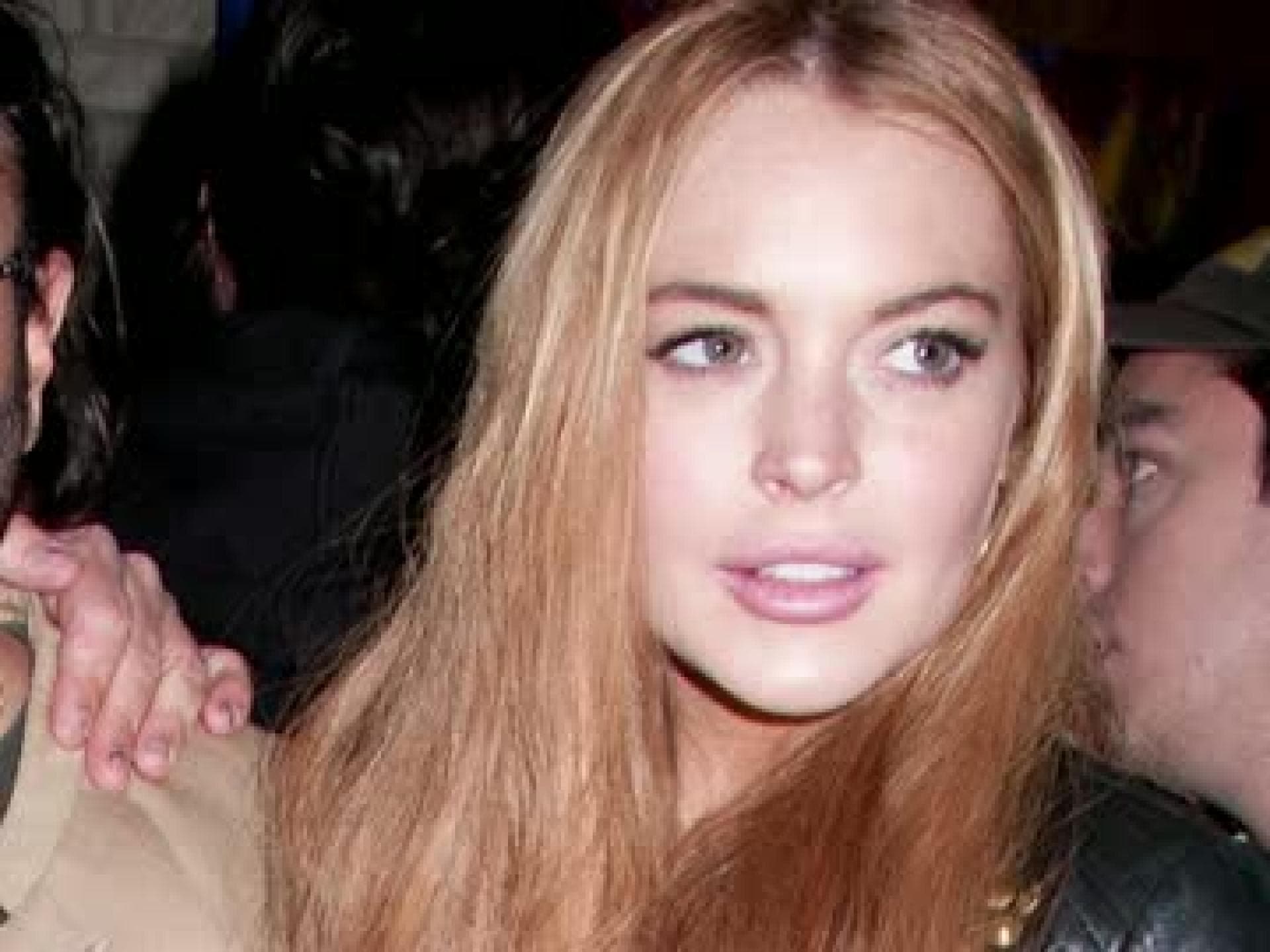 lindsay-lohan-baut-unfall-und-beluegt-polizei-480x270-1613043.jpg