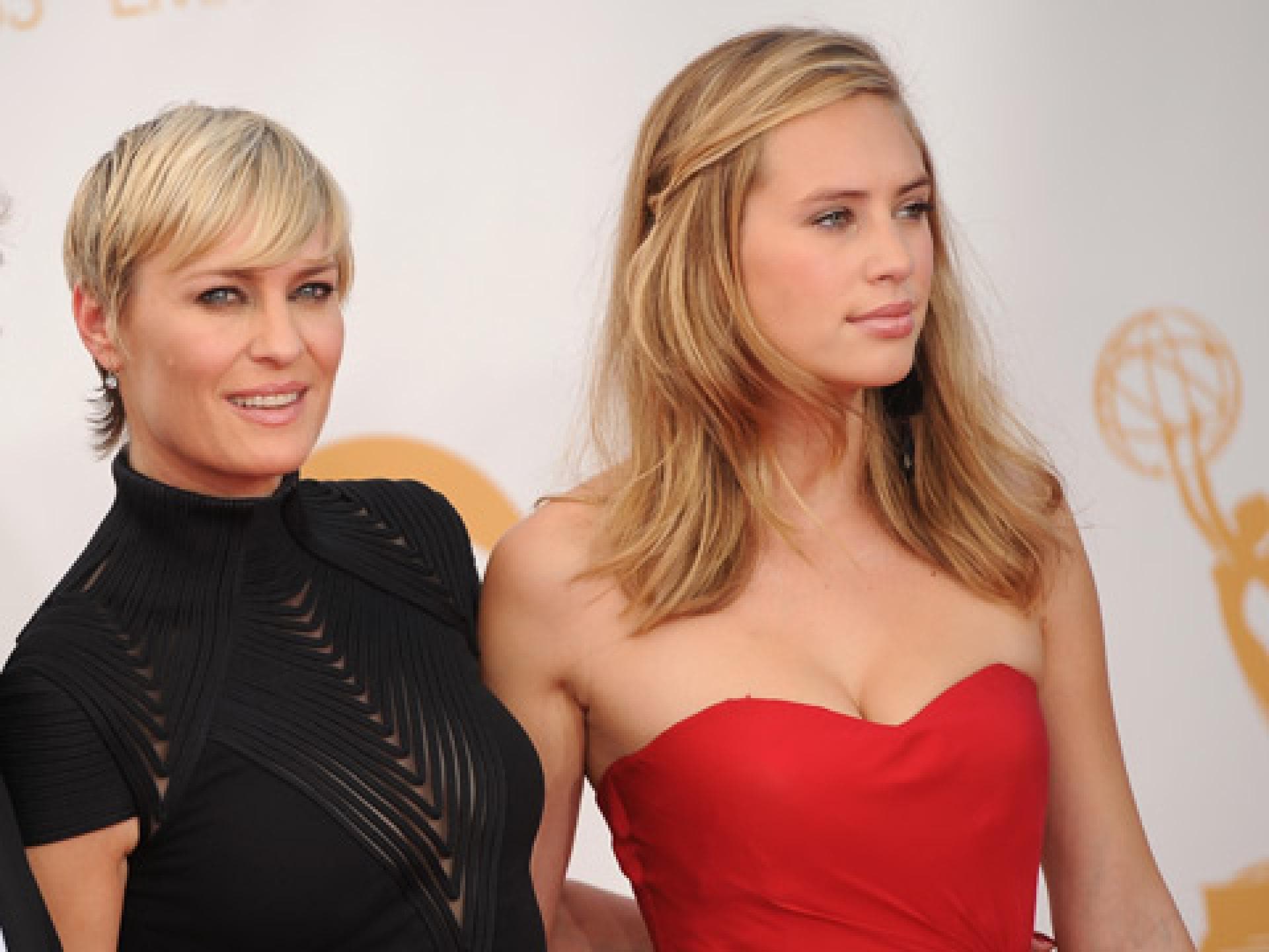 dylan-penn-1861784.jpg