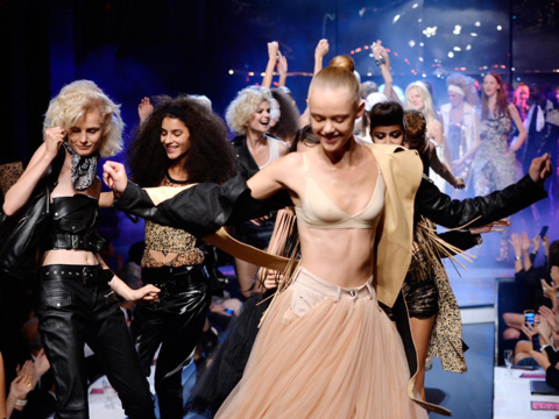 jean-paul-gaultier-fashion-show-1863950.jpg jean-paul-gaultier-fashion-show-1863950.jpg