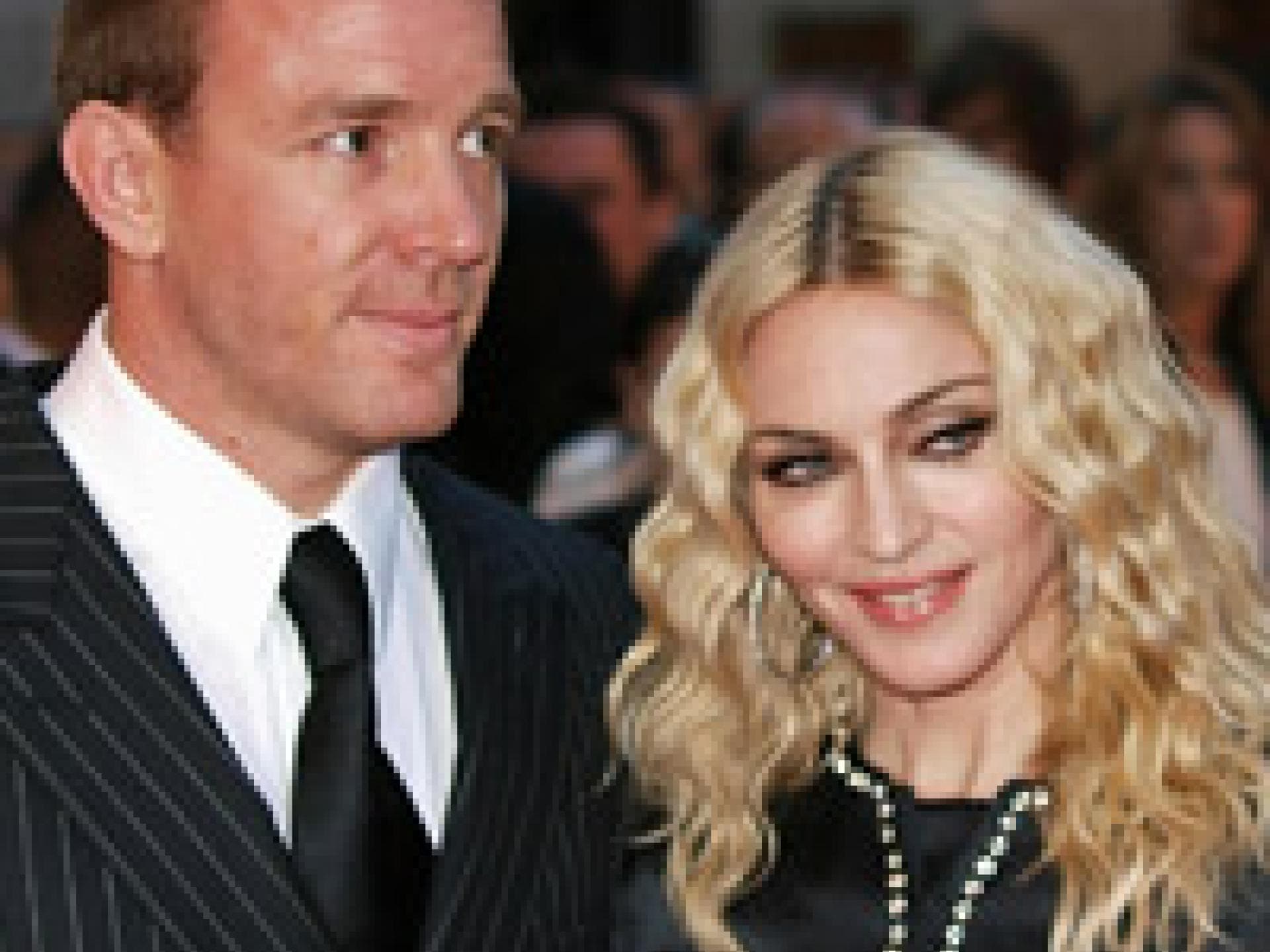 madonna-und-guy-ritchie-sollen-scheidung-planen-200x300-223029.jpg
