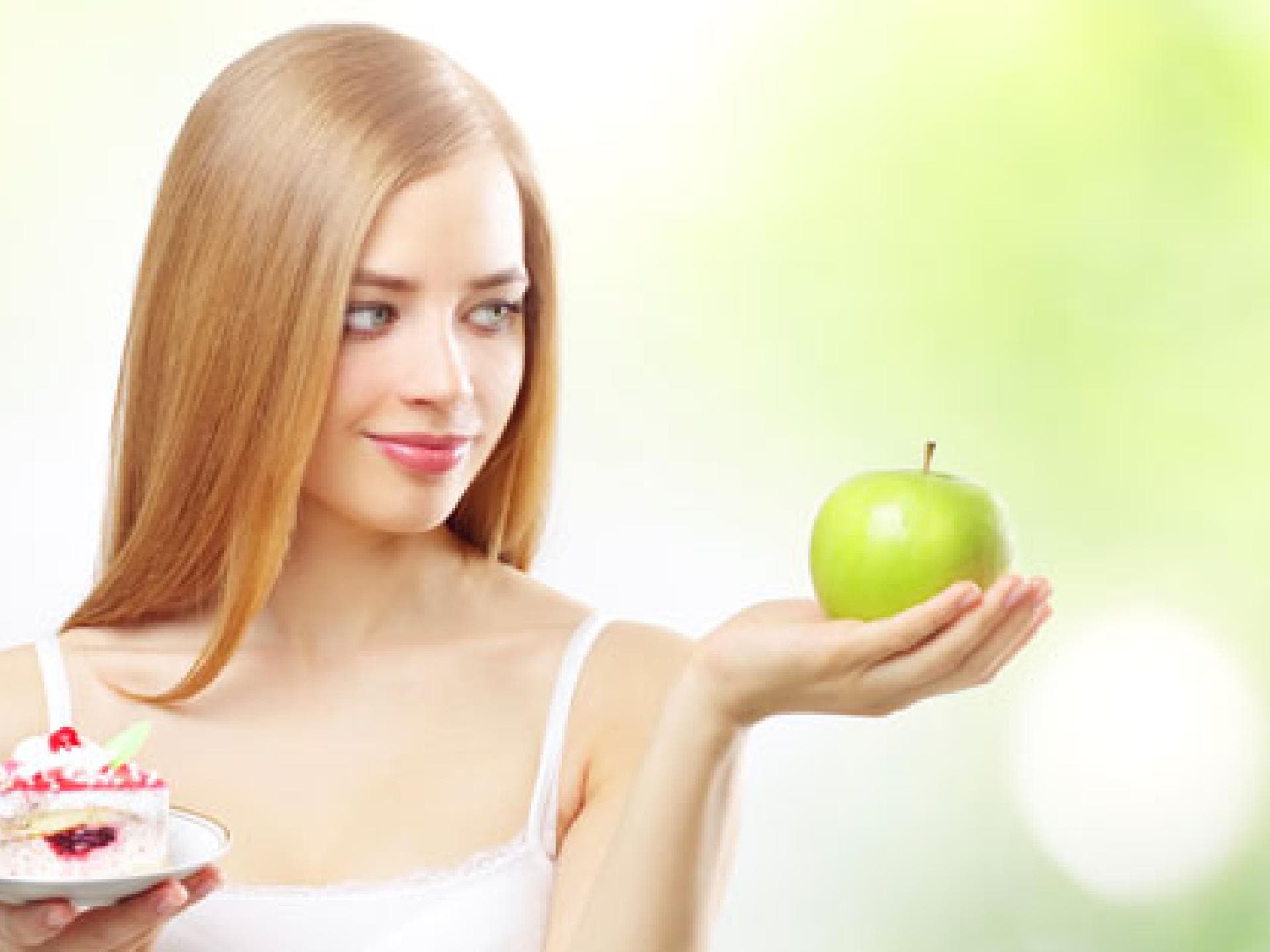 abnehmen-ohne-sport-frau-haelt-apfel-520x313-1656441.jpg abnehmen-ohne-sport-frau-haelt-apfel-520x313-1656441.jpg