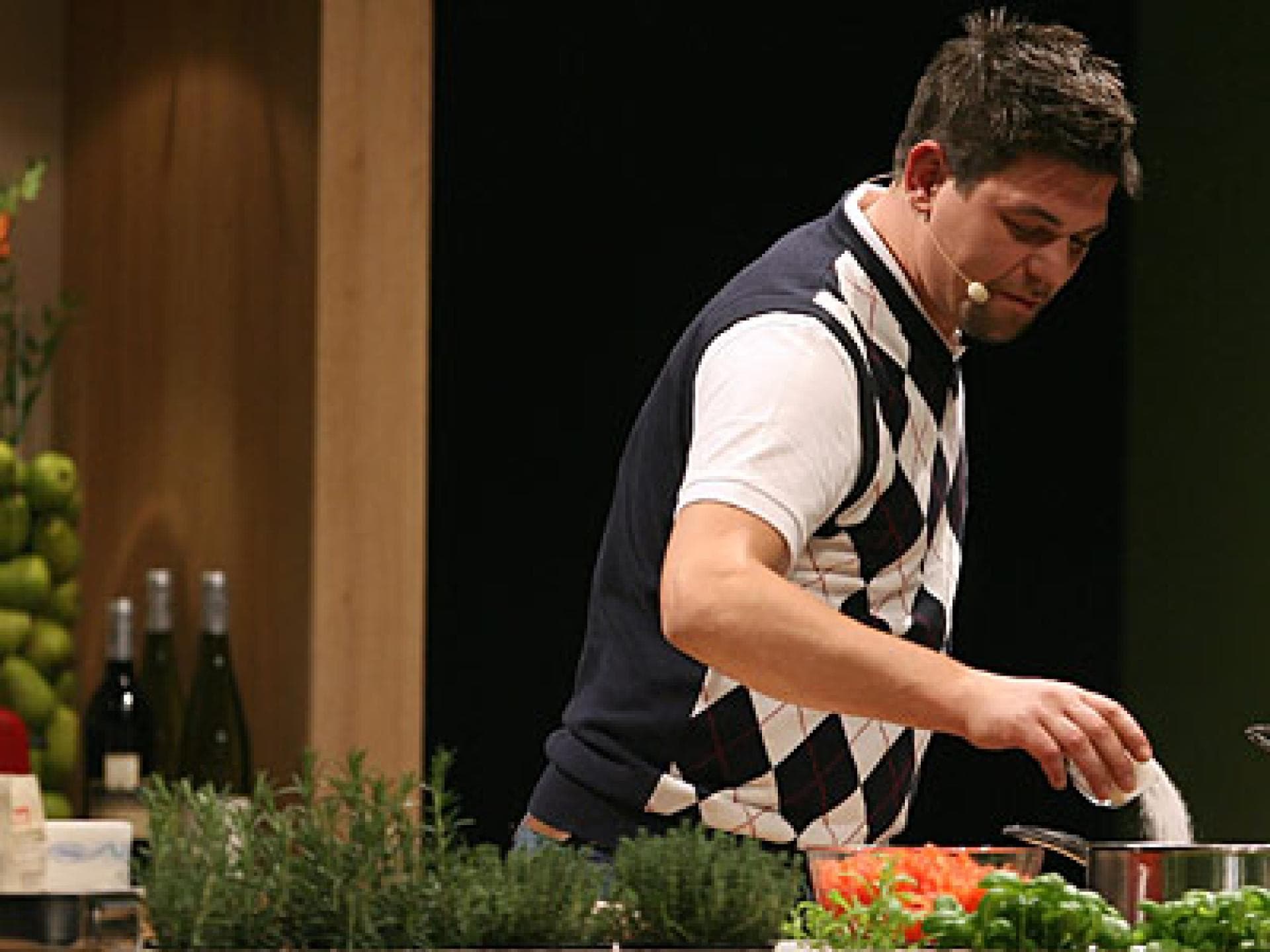 tim-maelzer-kocht-ein-spanisches-omelett-bild-getty-images-520x300-18613.jpg