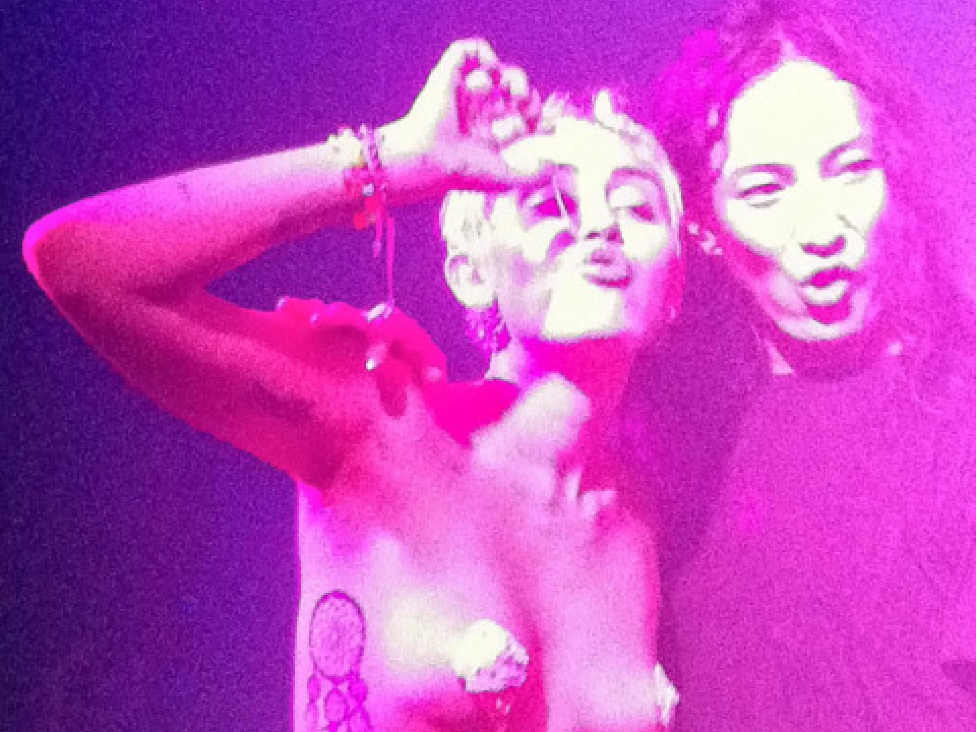 miley-pasties-1984513.jpg