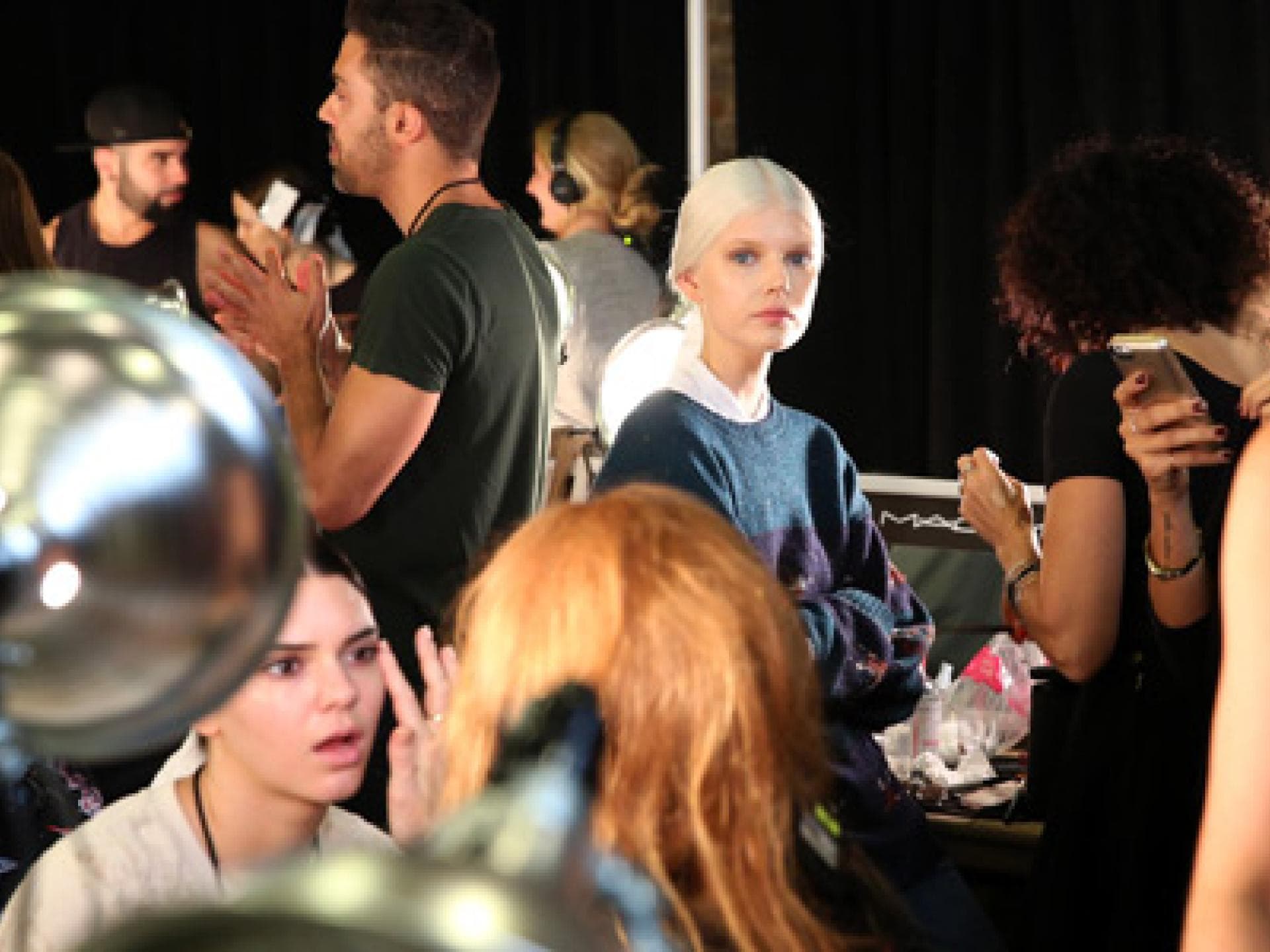 kendall-jenner-backstage-donna-karan-1987195.jpg