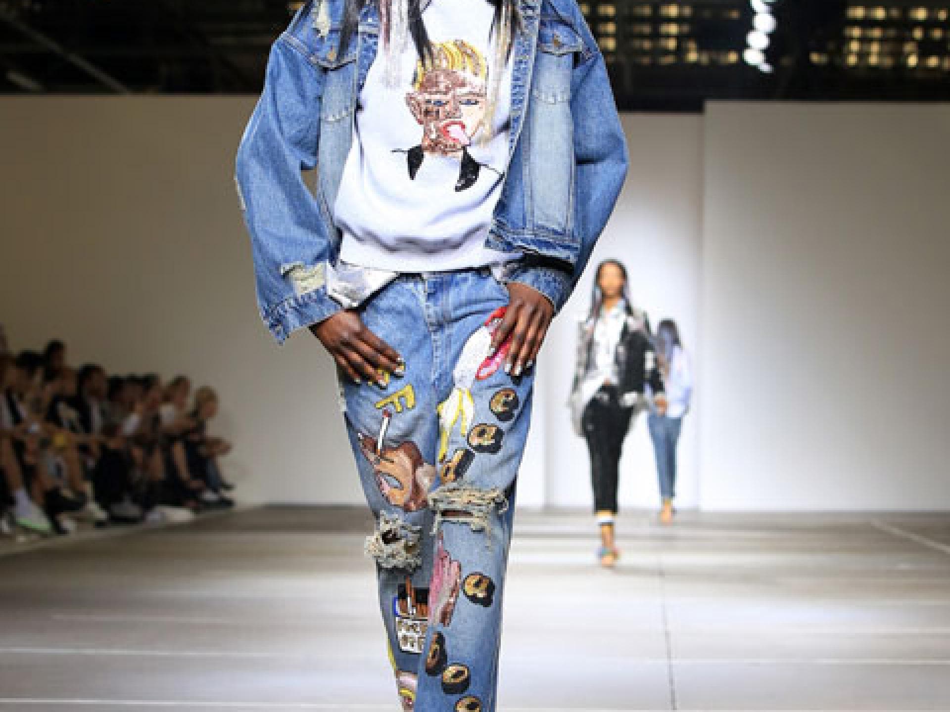 miley-sweater-ashish-480-1987433.jpg