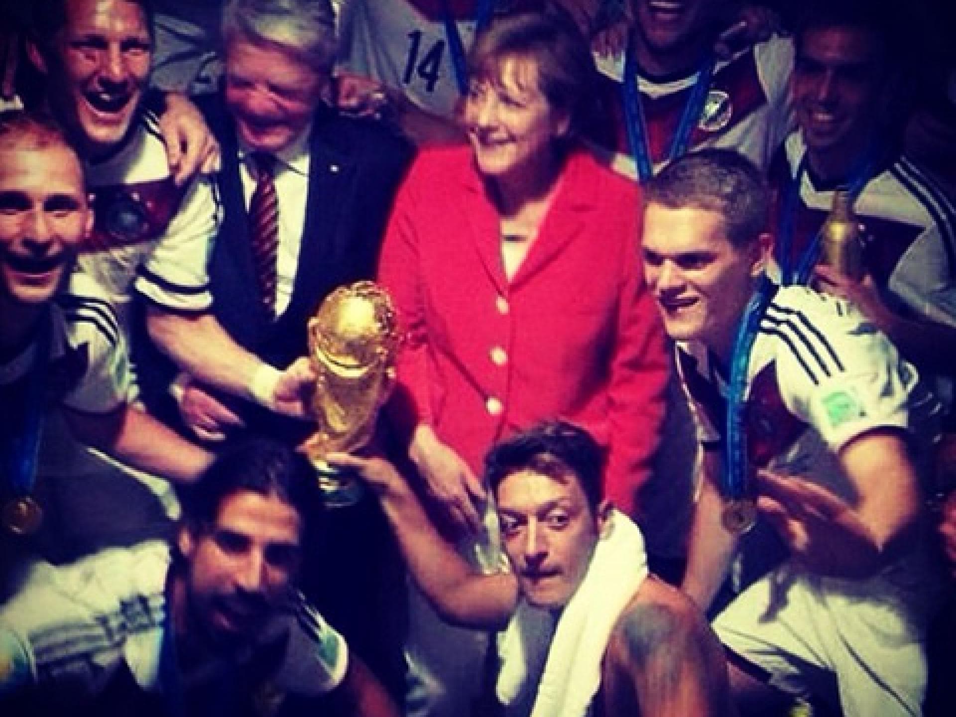 dfb-team-instagram-gauck-und-merkel-480x480-1968985.jpg dfb-team-instagram-gauck-und-merkel-480x480-1968985.jpg