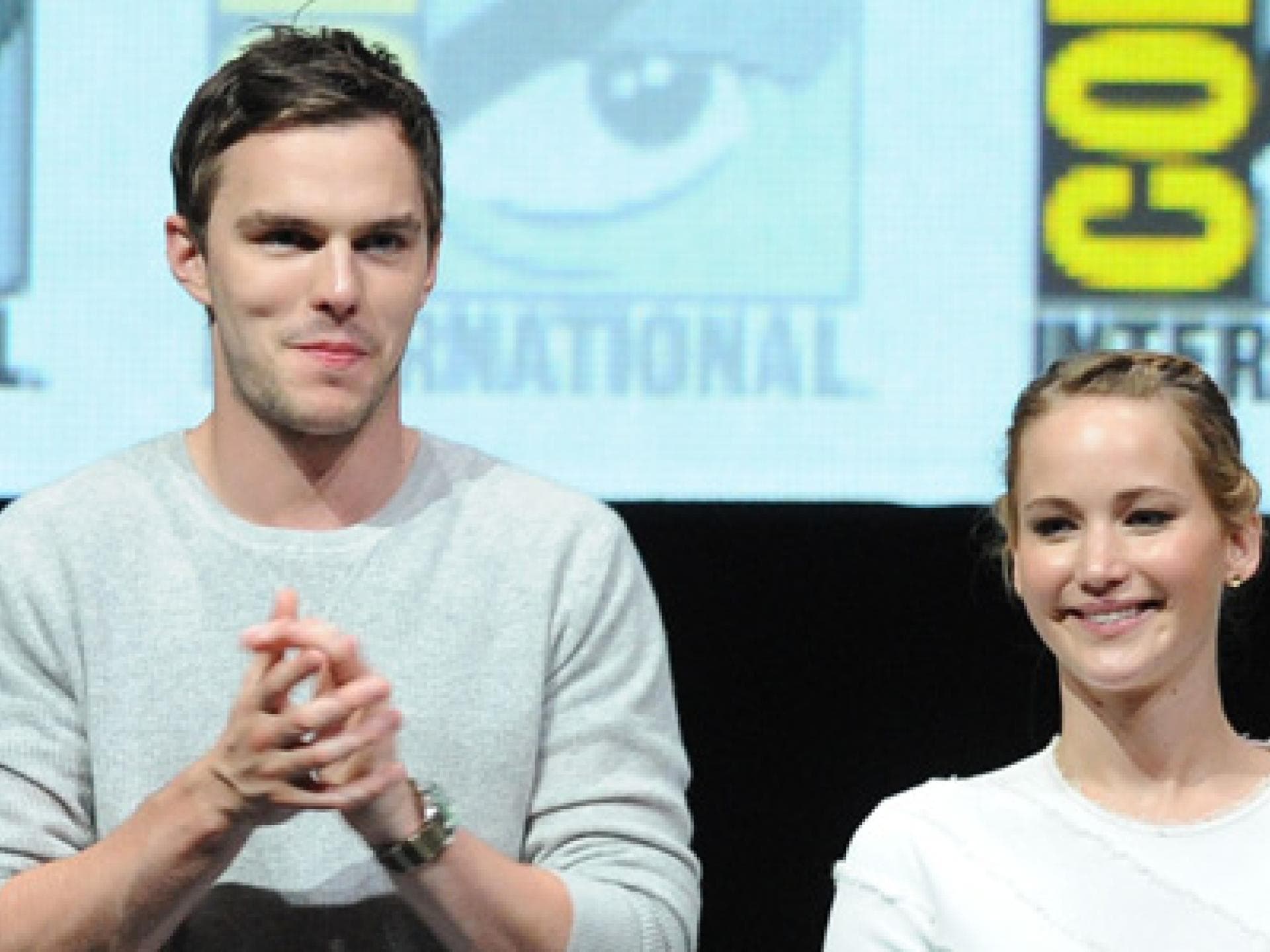 jennifer-lawrence-nicholas-hoult-50x50-1979634.jpg