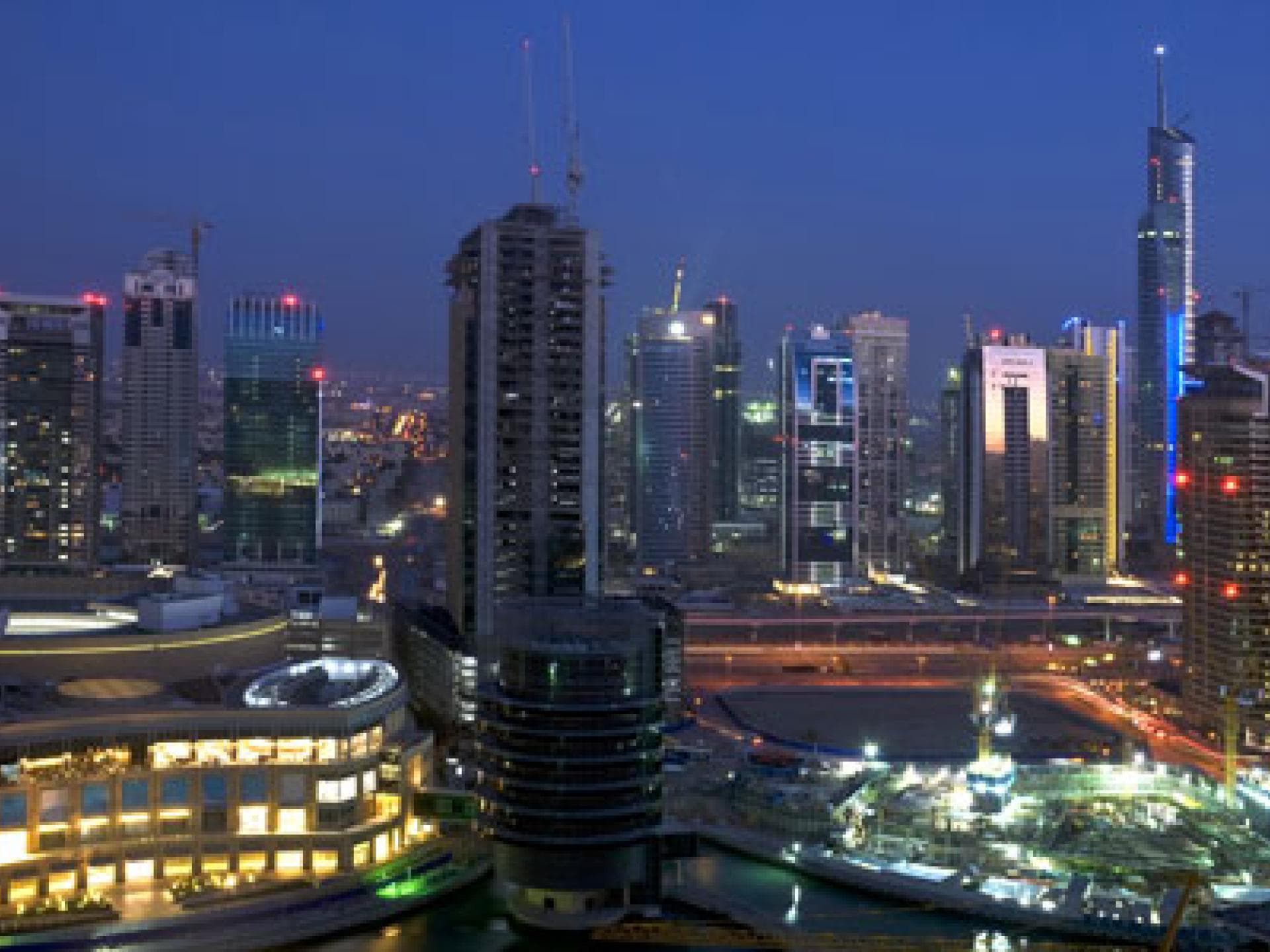 dubai-bei-nacht-kann-auch-aeusserst-reizvoll-sein-520x300-1388308.jpg