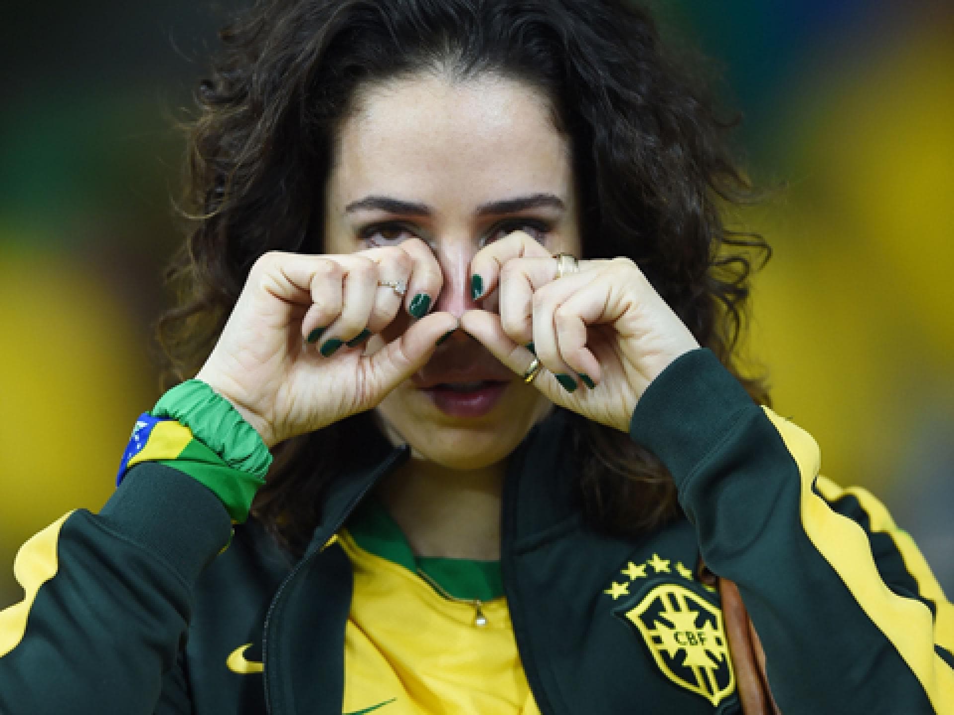 brasilianischer-fan-weint-1967917.jpg