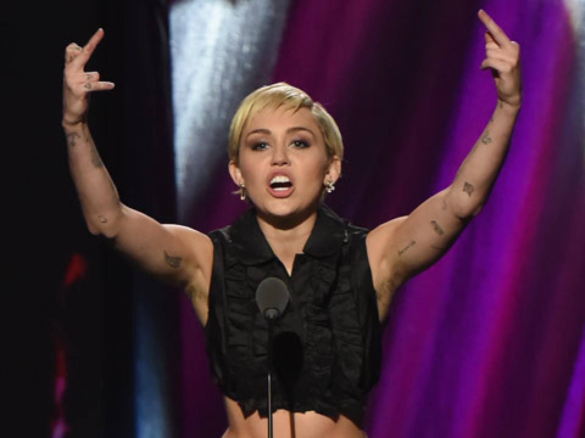 miley-cyrus-achselhaare-2046110.jpg