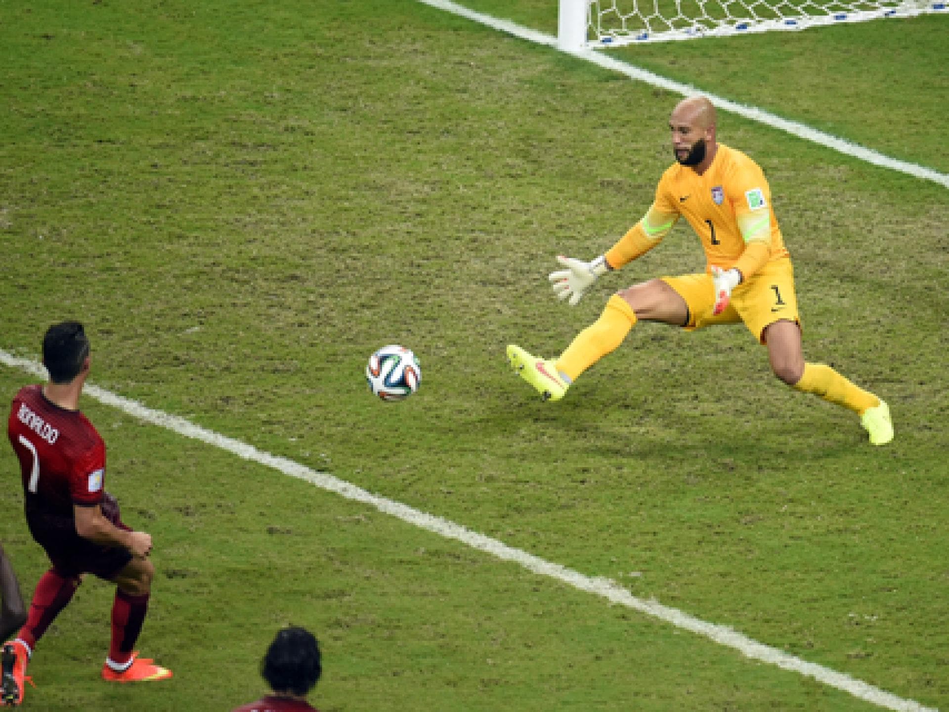 tim-howard-cristiano-ronaldo-save-1964931.jpg