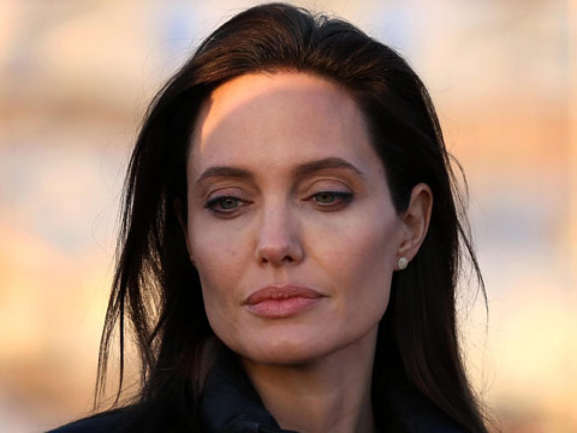 angelina-jolies-doppelgaengerin-gi-480x360-2080041.jpg