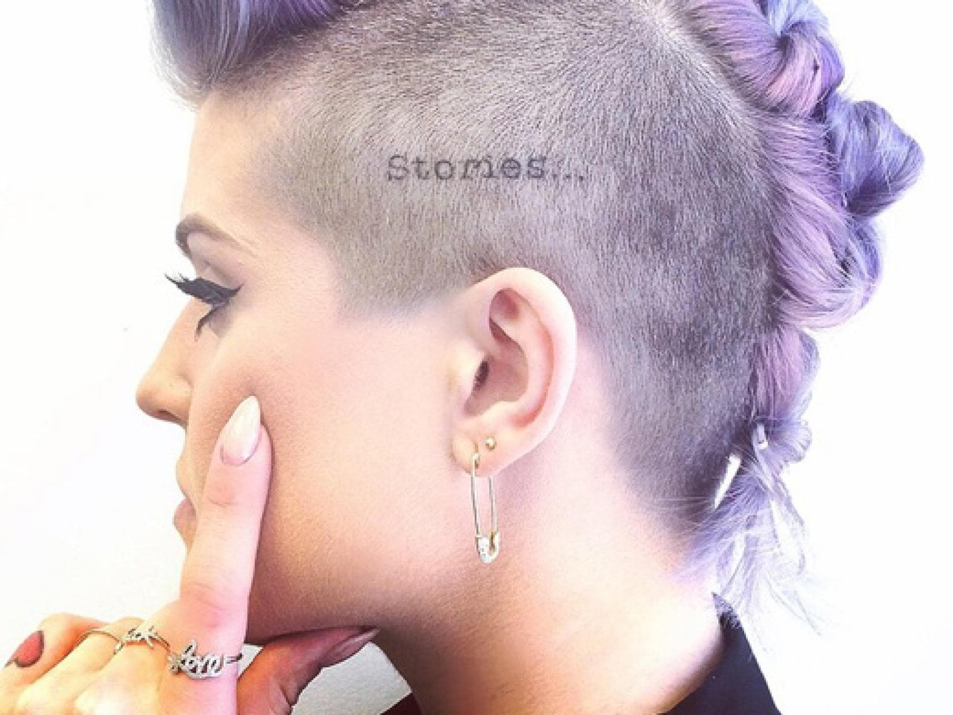 kelly-osbourne-kopf-tattoo-1966906.jpg