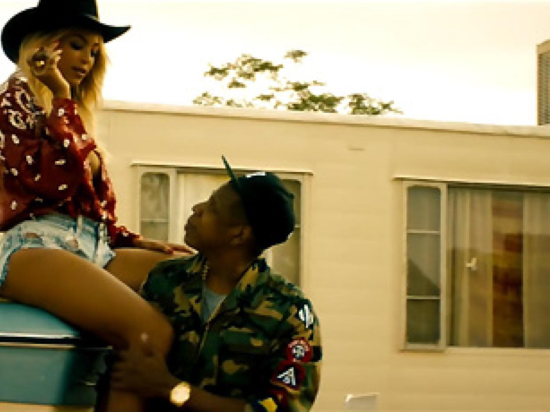 jay-z-beyonce-auto-1953358.jpg