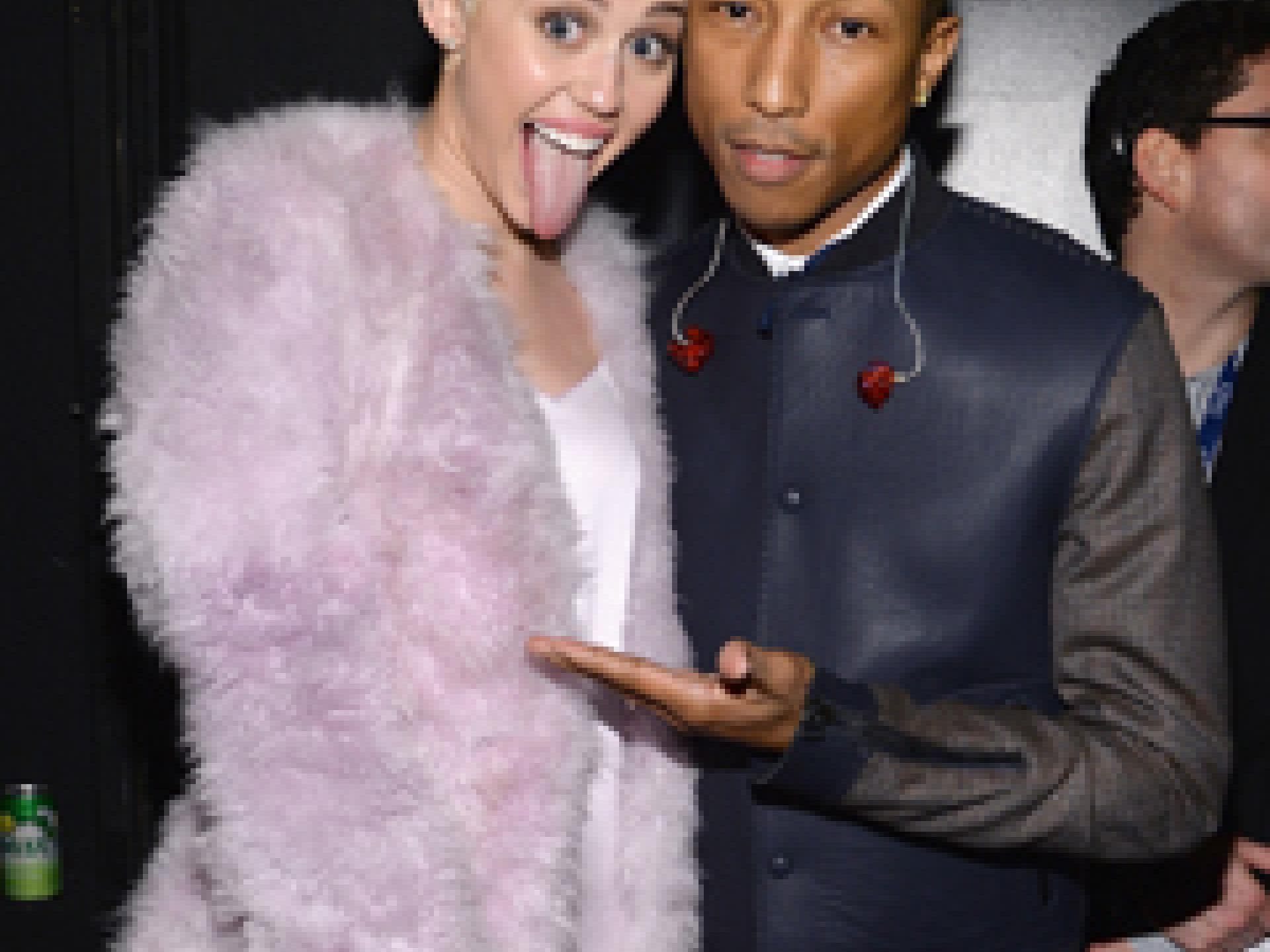 miley-cyrus-frisur-zunge-1911796.jpg