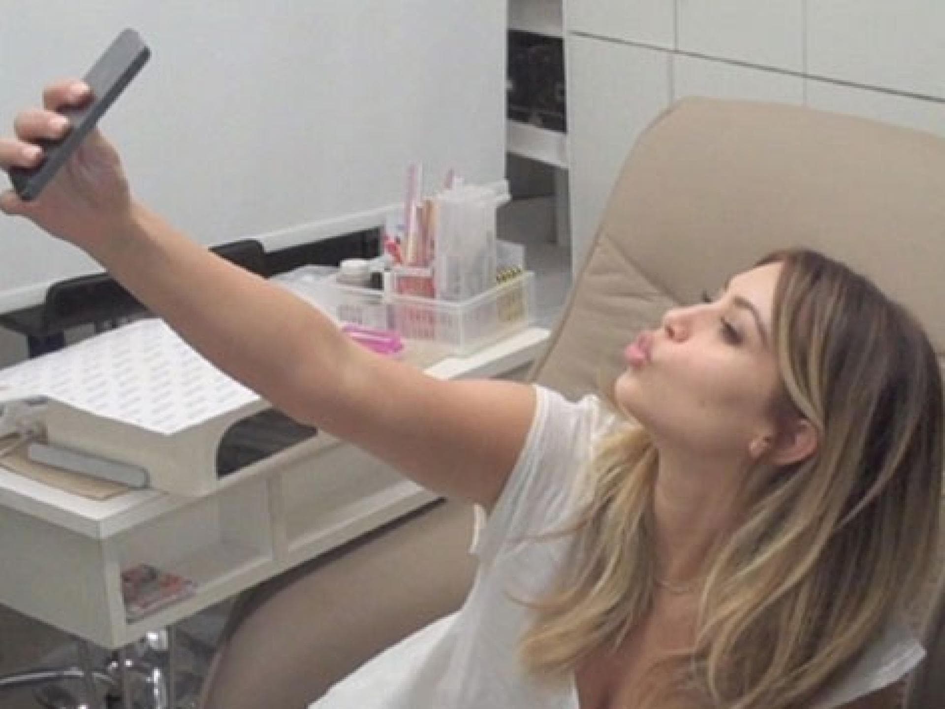 kim-kardashian-selfie-480x354-1890417.jpg kim-kardashian-selfie-480x354-1890417.jpg