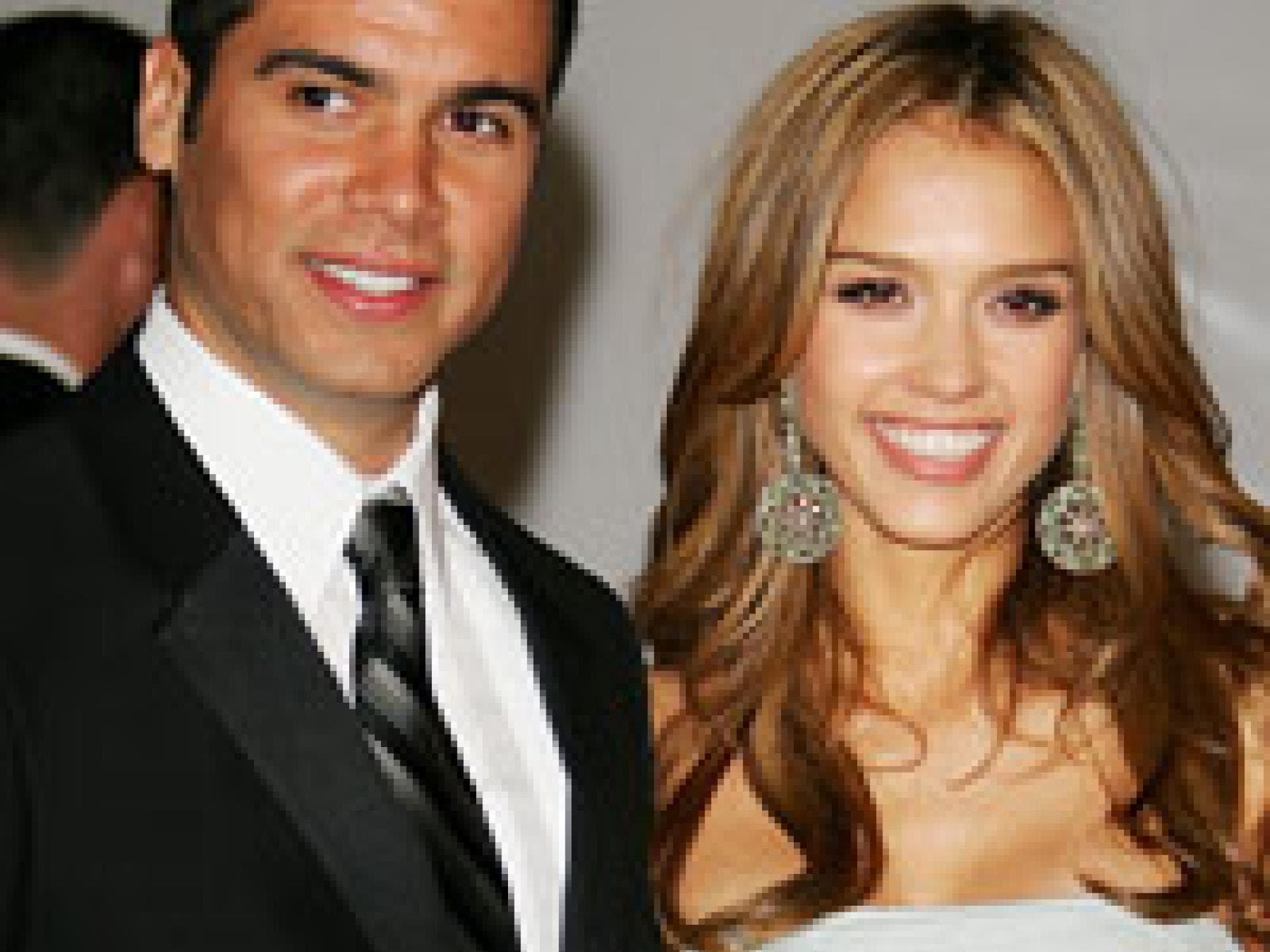 jessica-alba-und-cash-warren-werden-eltern-bild-getty-images-200x300-18111.jpg jessica-alba-und-cash-warren-werden-eltern-bild-getty-images-200x300-18111.jpg