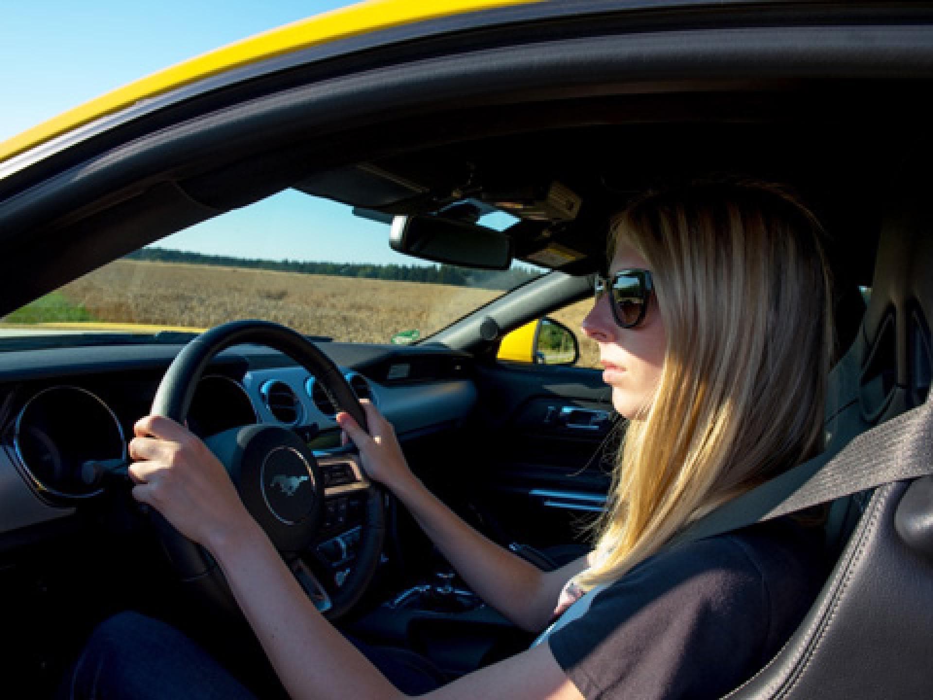 ford-mustang-innen-2073664.jpg ford-mustang-innen-2073664.jpg