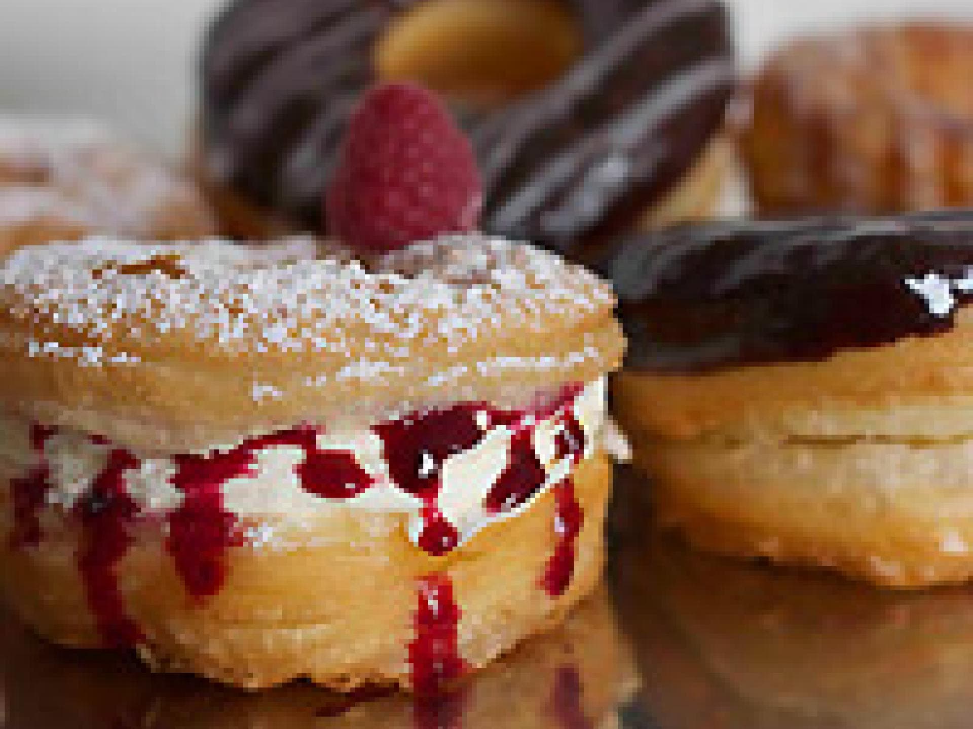 cronut-close-up-1859957.jpg cronut-close-up-1859957.jpg