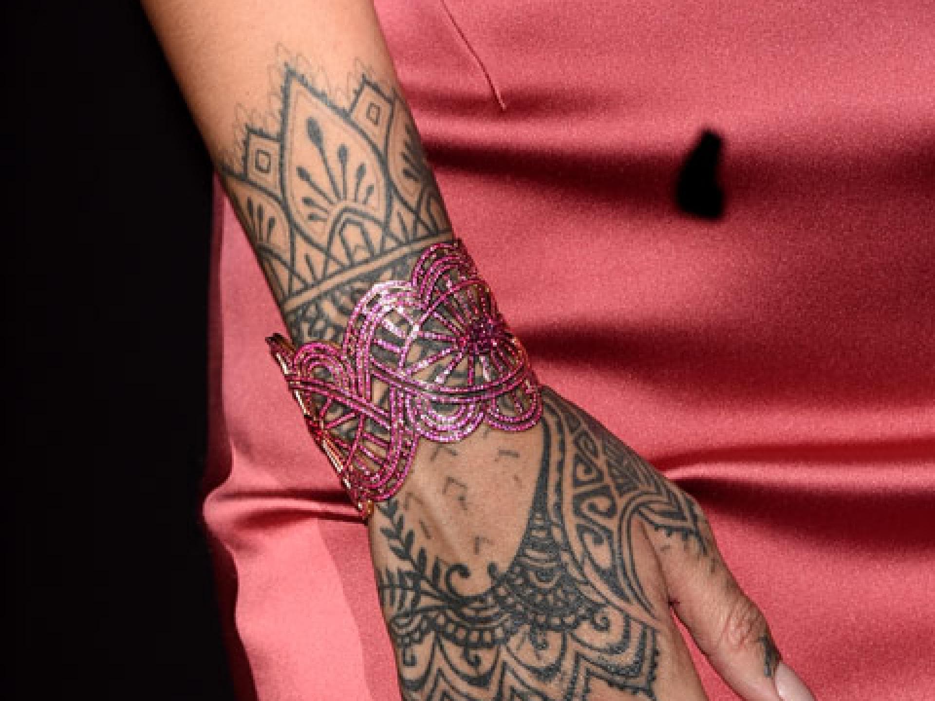 rihannas-hand-heute-gi-480-1869396.jpg